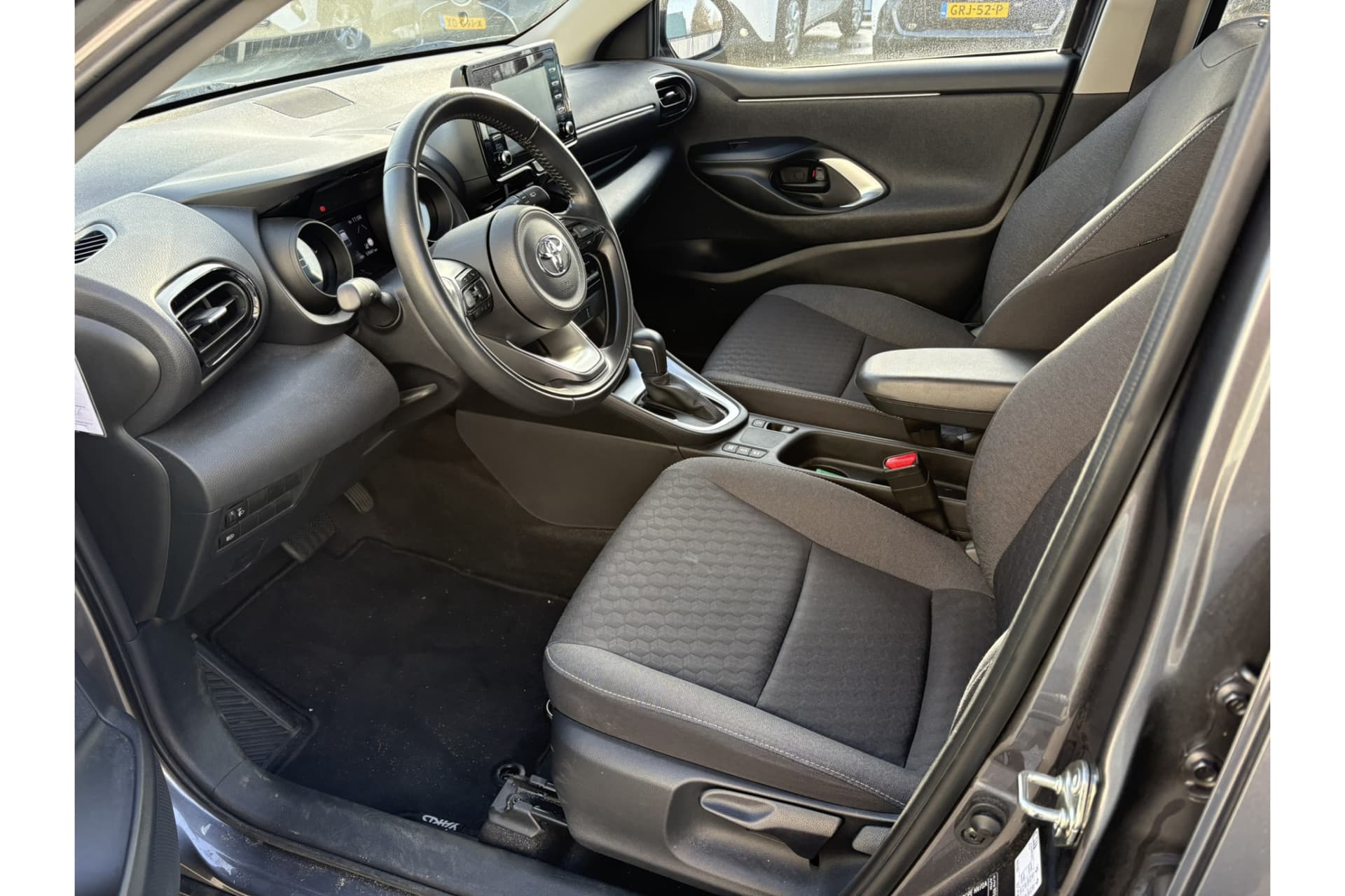 Toyota Yaris 1.5 Hybrid Dynamic thumbnail 9