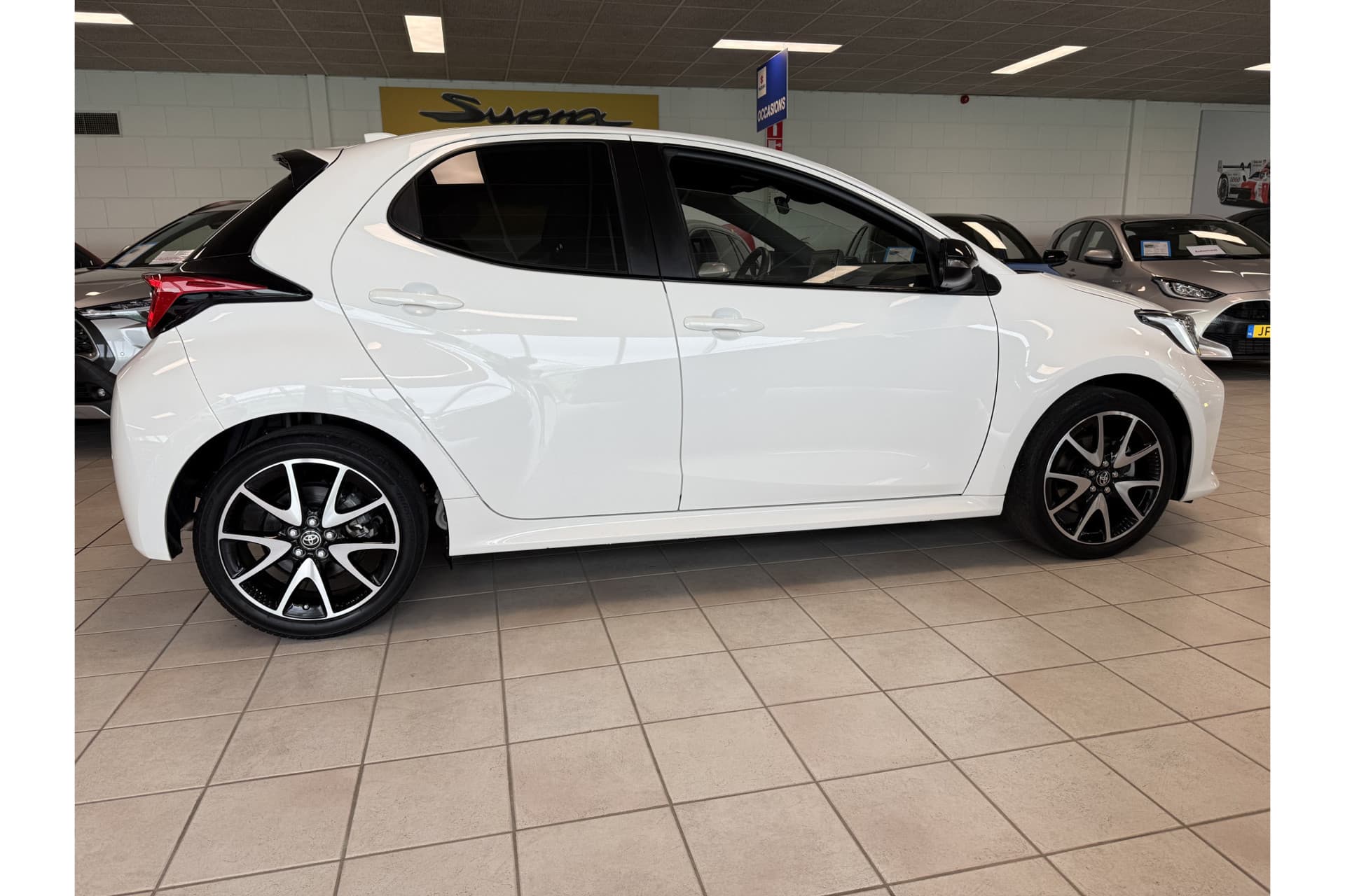 Toyota Yaris 1.5 Hybrid Executive thumbnail 10