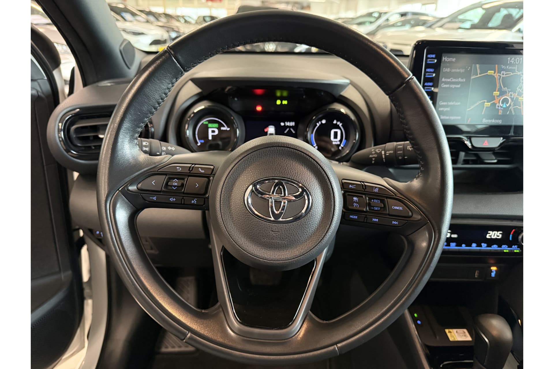 Toyota Yaris 1.5 Hybrid Executive thumbnail 15