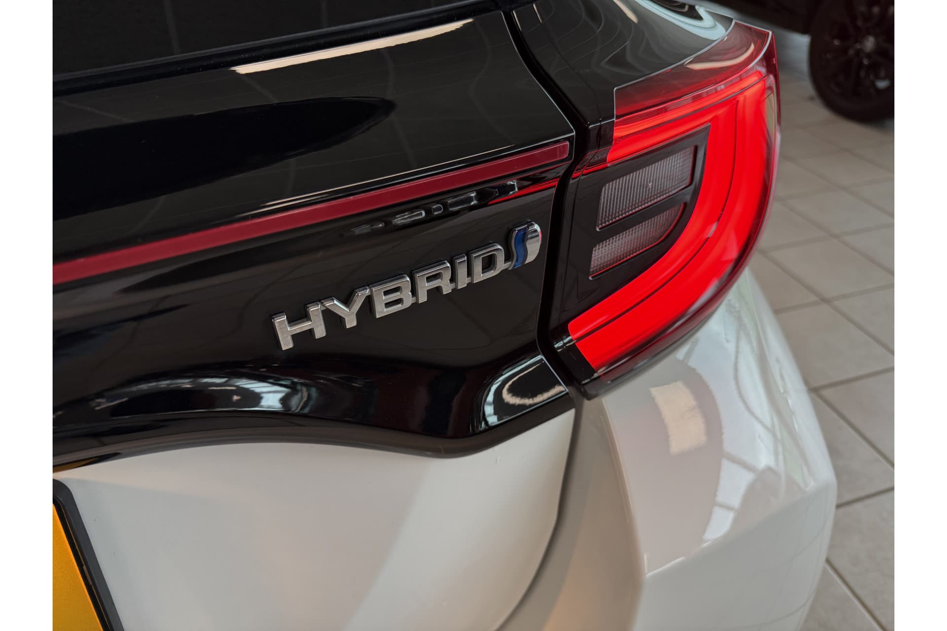 Toyota Yaris 1.5 Hybrid Executive thumbnail 16