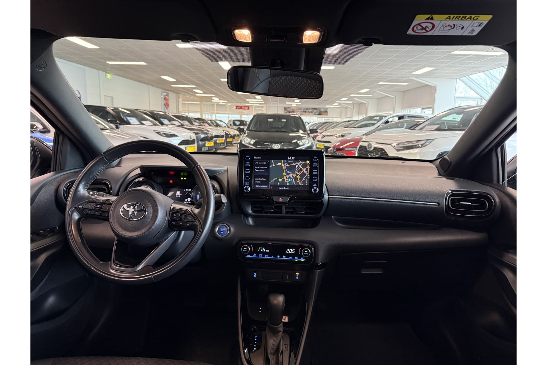 Toyota Yaris 1.5 Hybrid Executive thumbnail 17