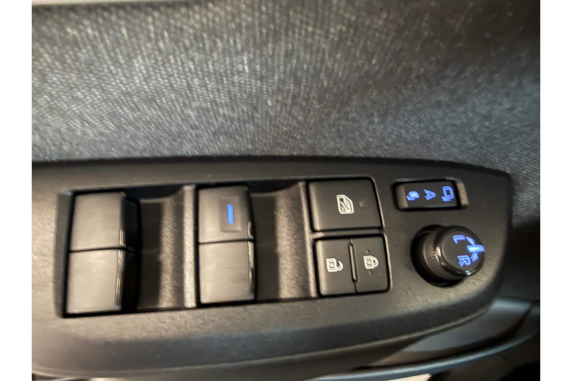 Toyota Yaris 1.5 Hybrid Executive thumbnail 19