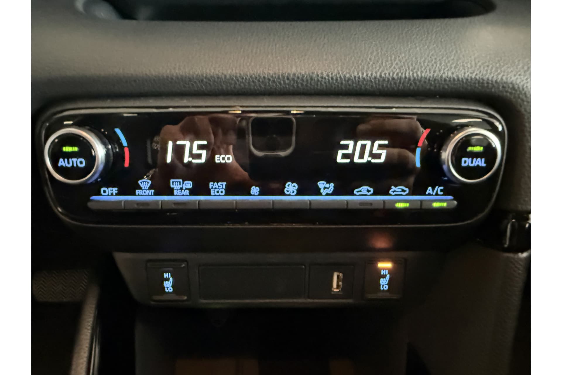 Toyota Yaris 1.5 Hybrid Executive thumbnail 23