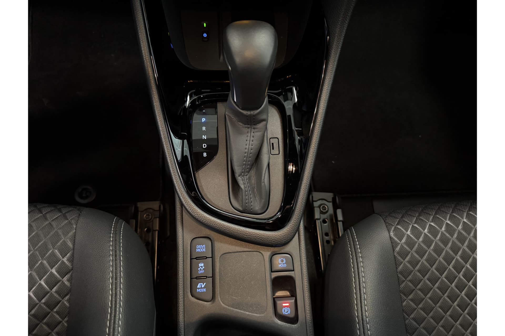 Toyota Yaris 1.5 Hybrid Executive thumbnail 25