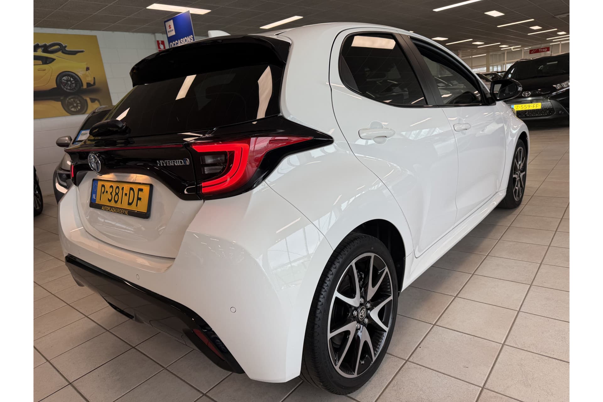 Toyota Yaris 1.5 Hybrid Executive thumbnail 5