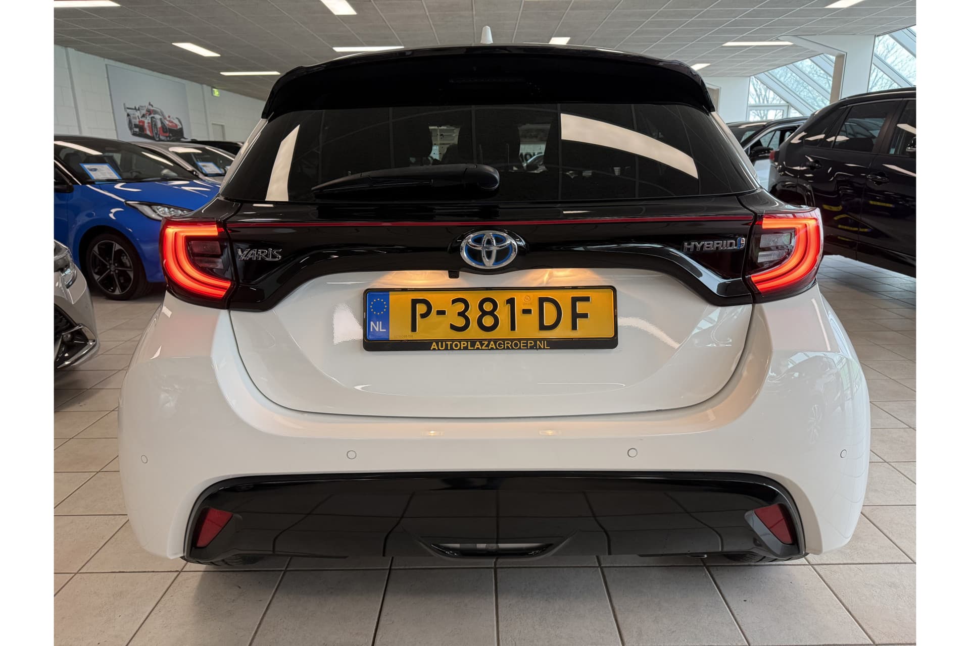 Toyota Yaris 1.5 Hybrid Executive thumbnail 7