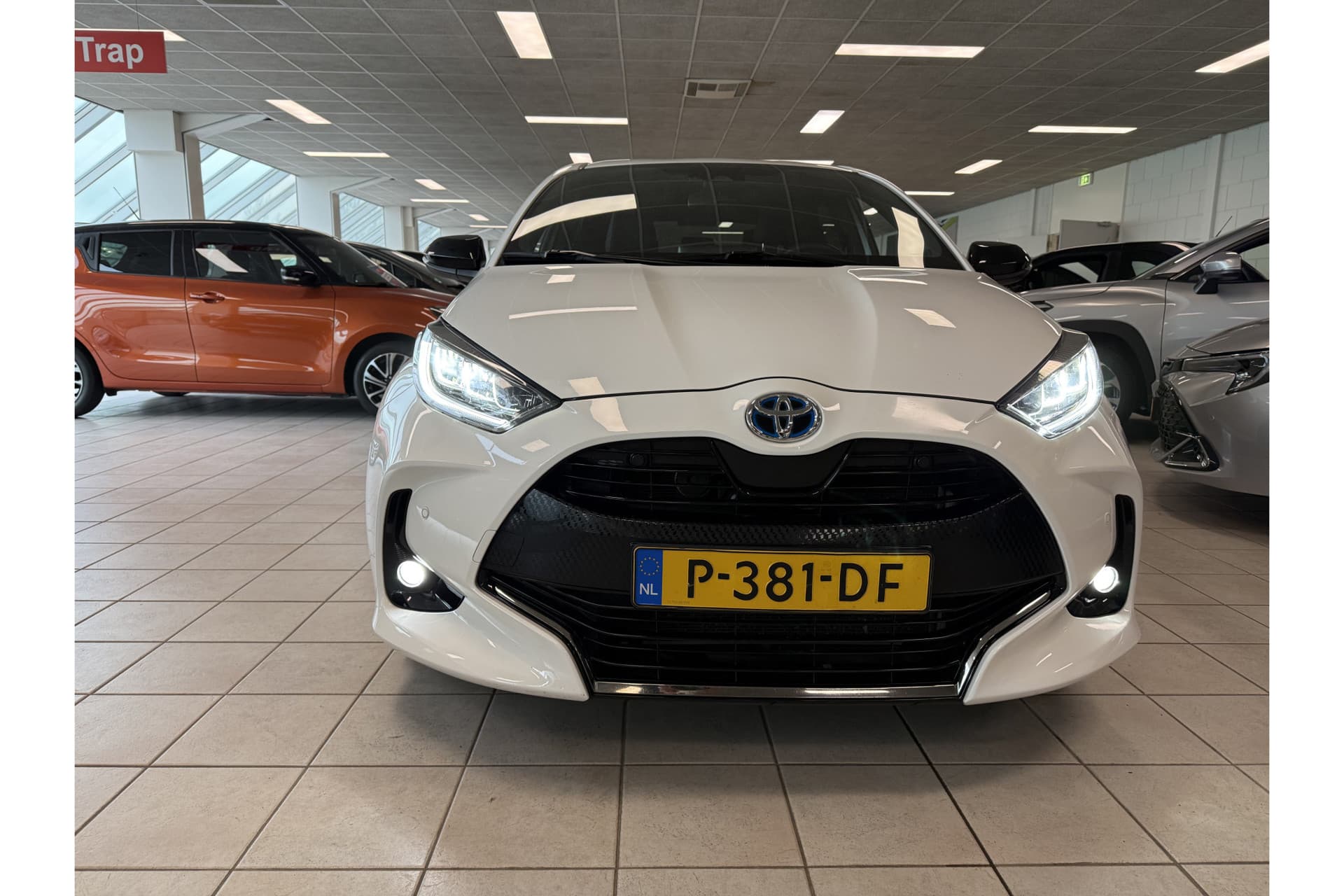 Toyota Yaris 1.5 Hybrid Executive thumbnail 8