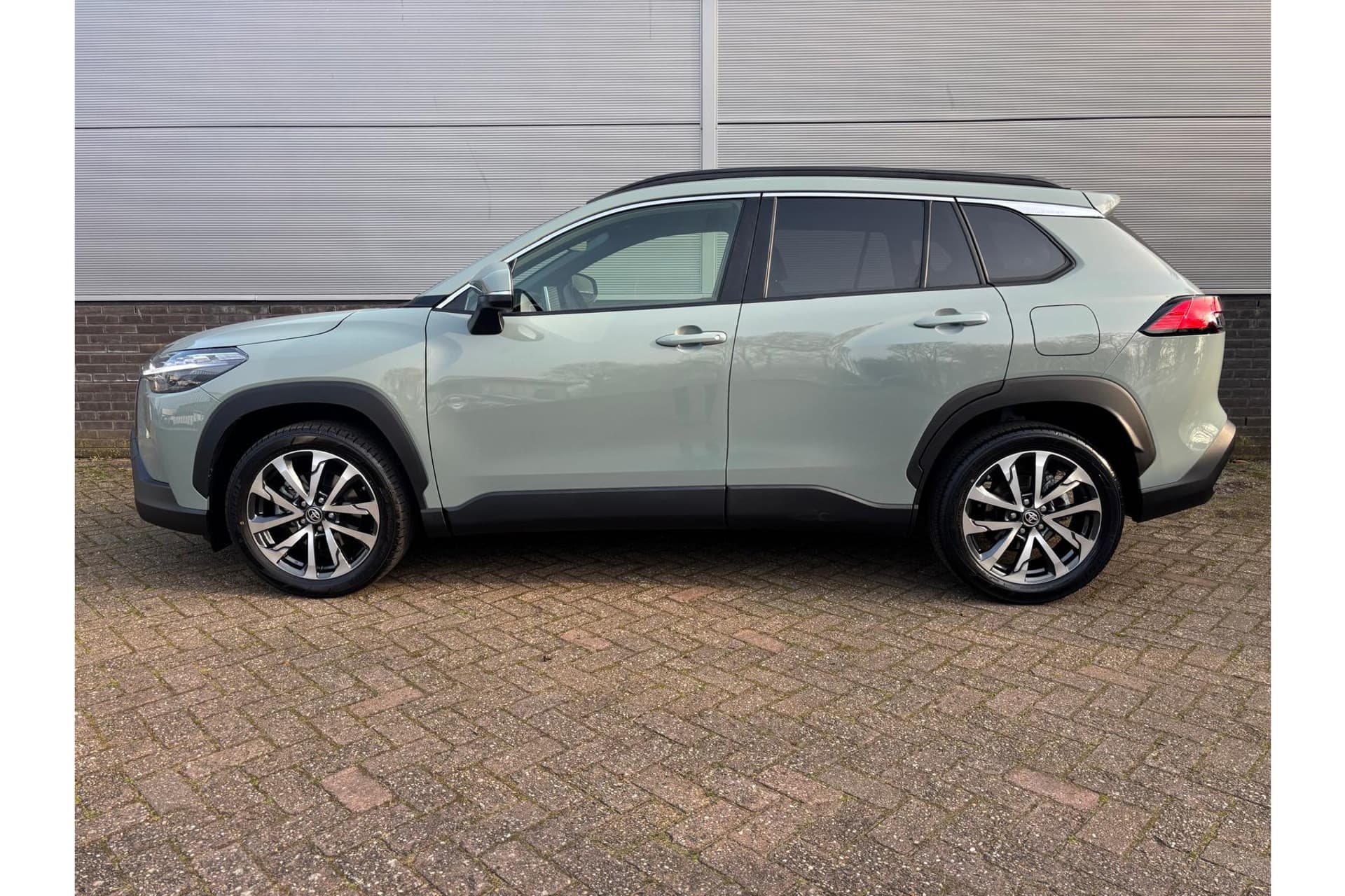 Toyota Corolla Cross Hybrid 140 Style thumbnail 2