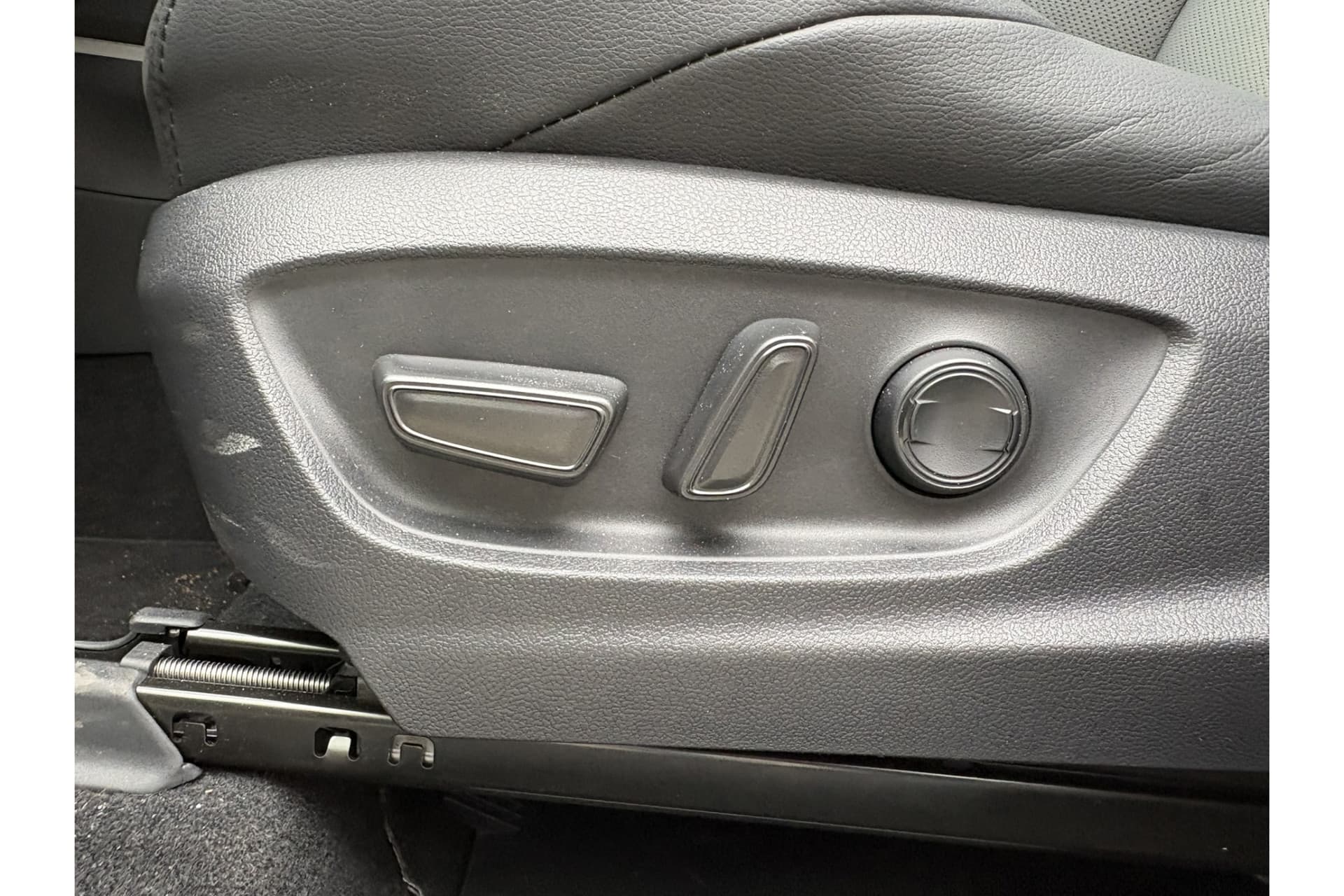 Toyota Corolla Cross Hybrid 200 Executive thumbnail 18