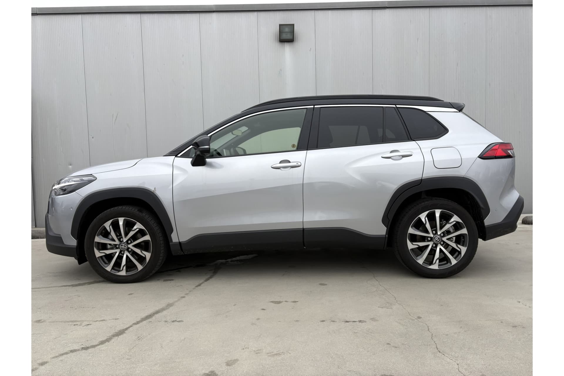 Toyota Corolla Cross Hybrid 200 Executive thumbnail 3