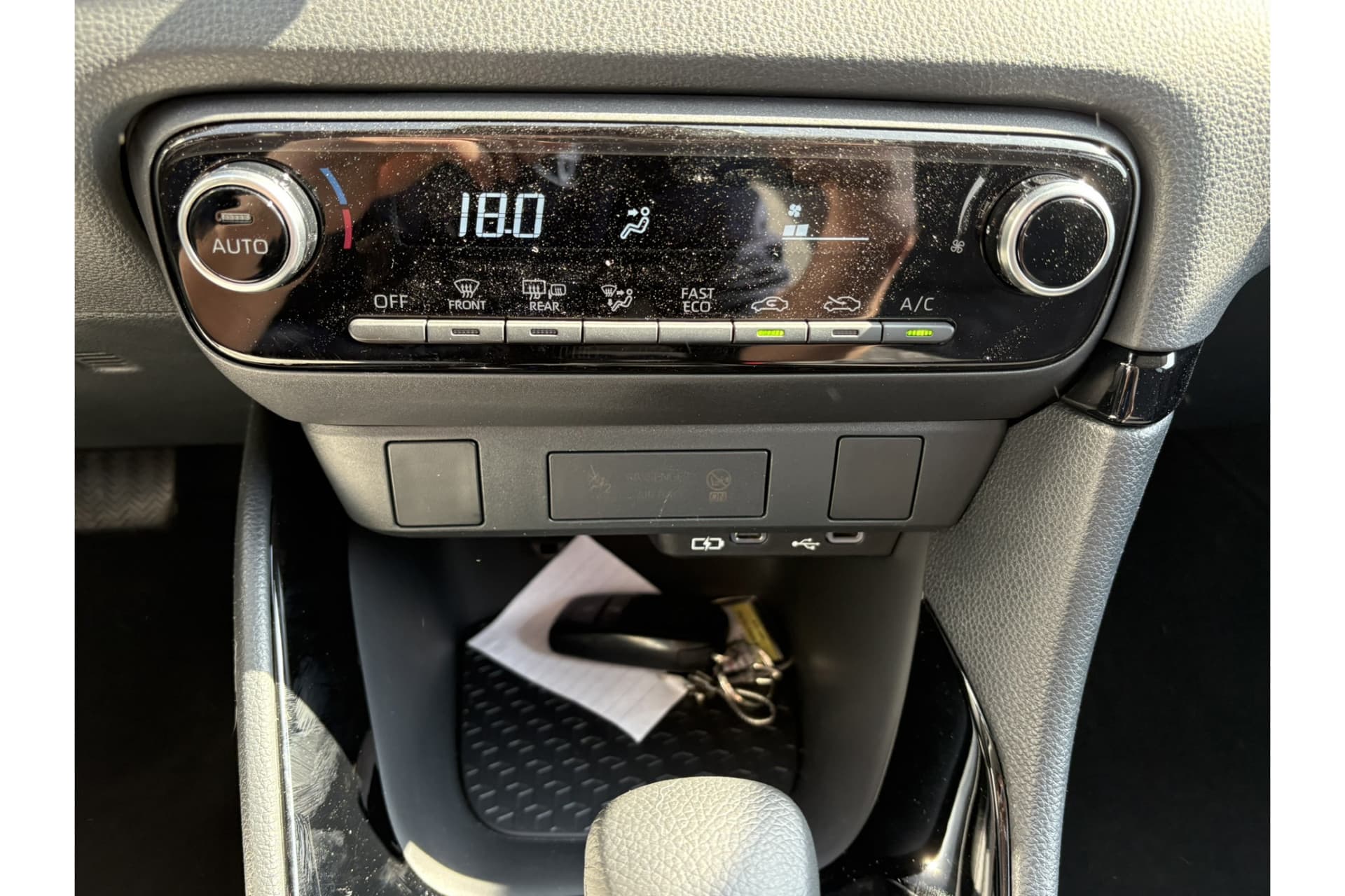 Toyota Yaris 1.5 Hybrid 115 First Edition Automaat thumbnail 13