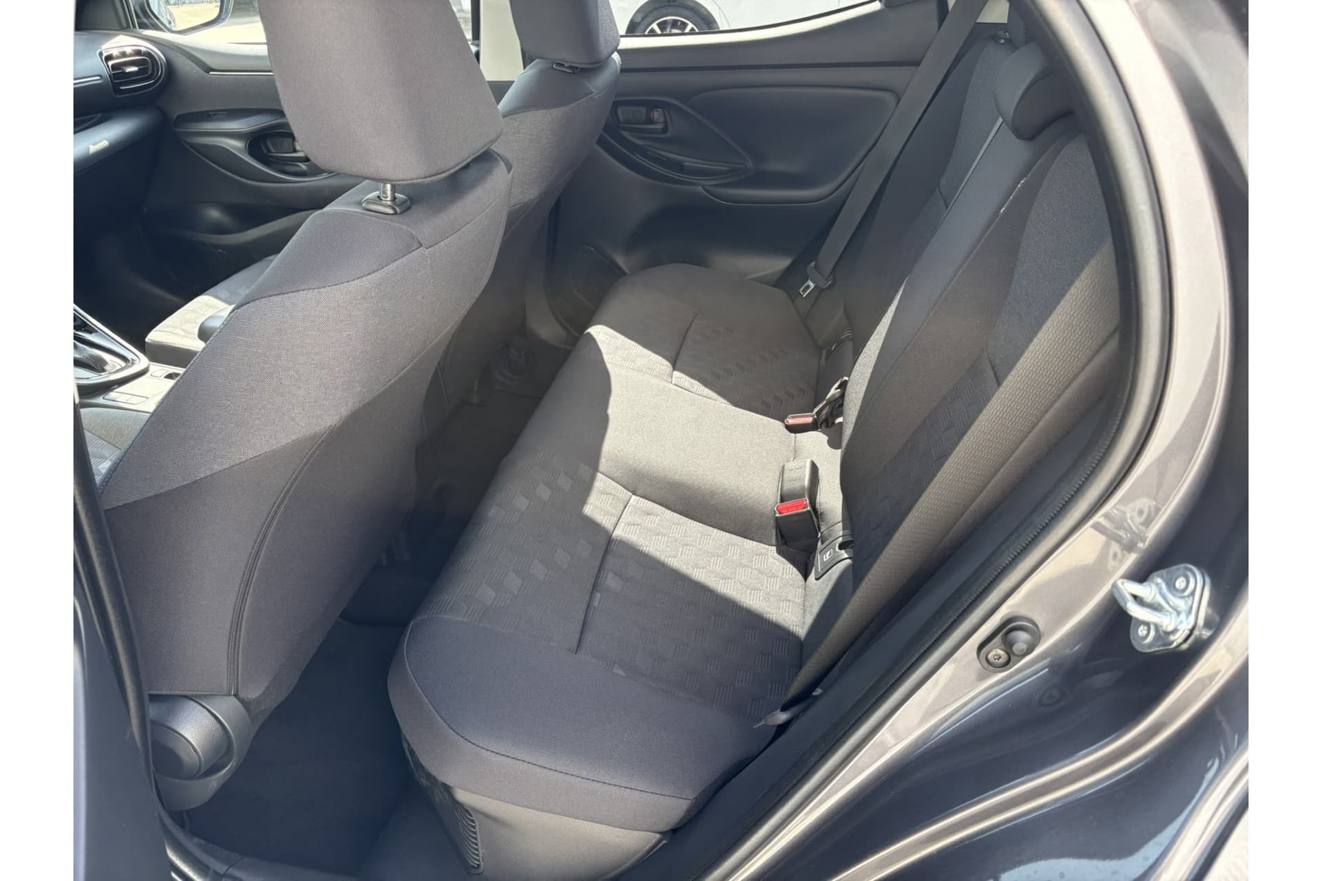 Toyota Yaris 1.5 Hybrid 115 First Edition Automaat thumbnail 16