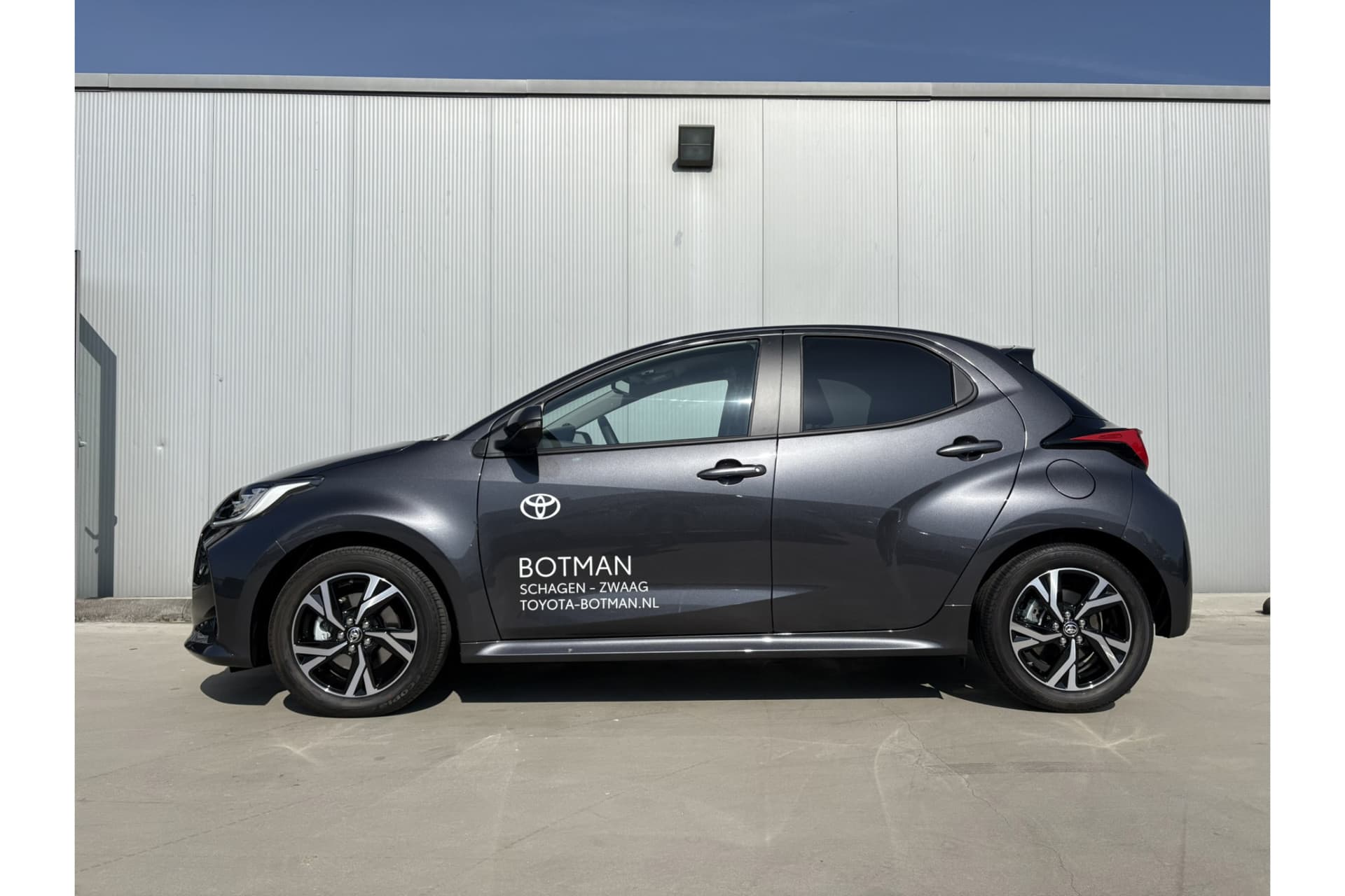 Toyota Yaris 1.5 Hybrid 115 First Edition Automaat thumbnail 3