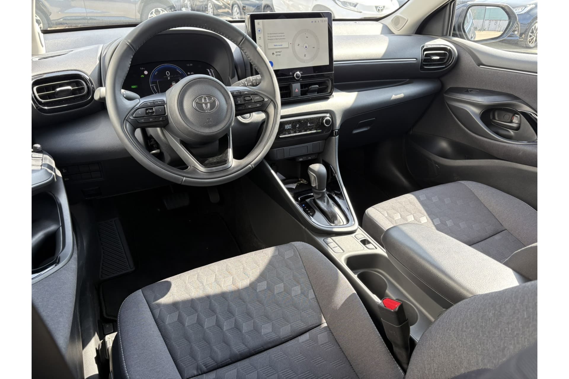 Toyota Yaris 1.5 Hybrid 115 First Edition Automaat thumbnail 4