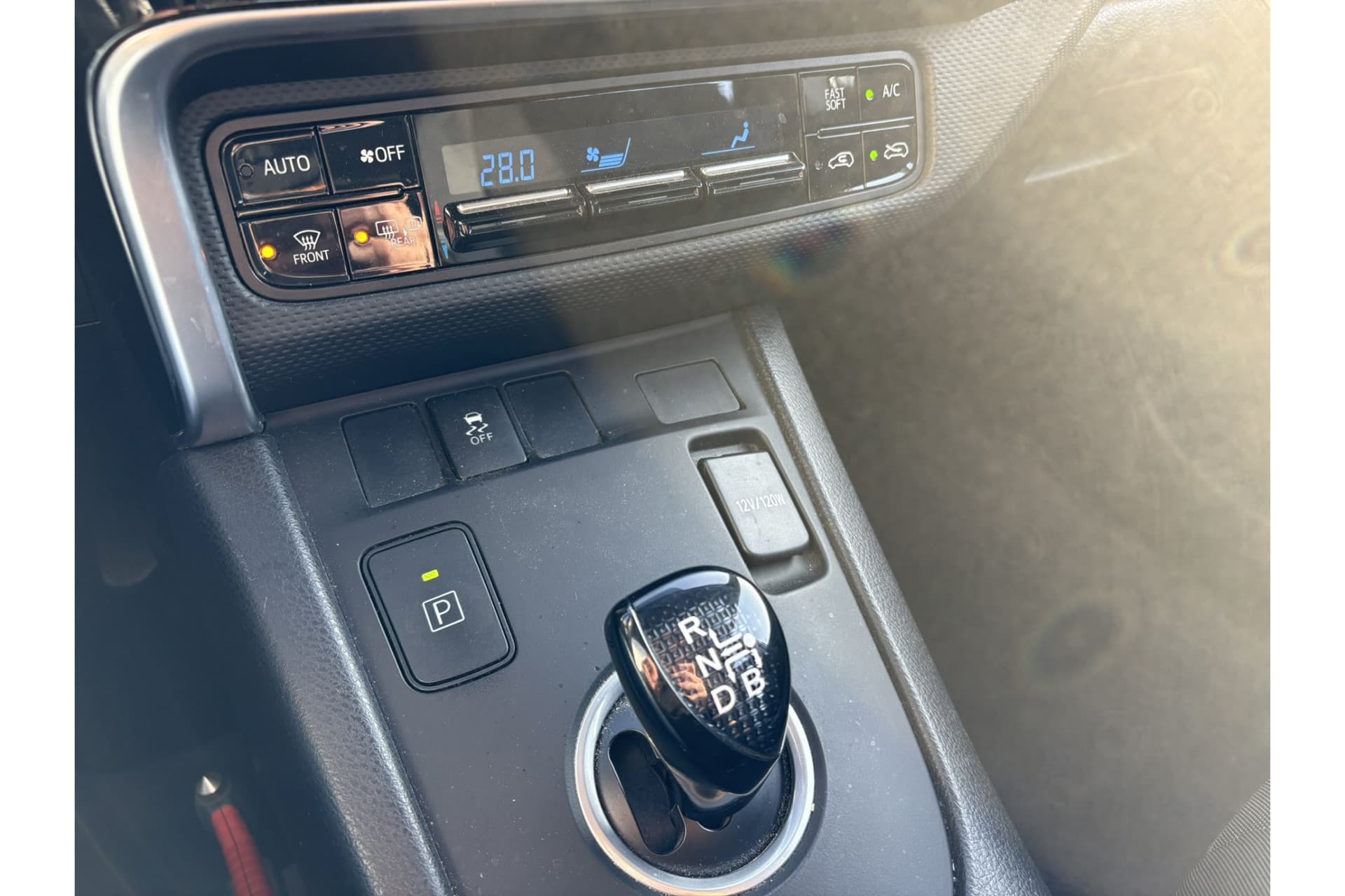 Toyota Auris 1.8 Hybrid Now thumbnail 10