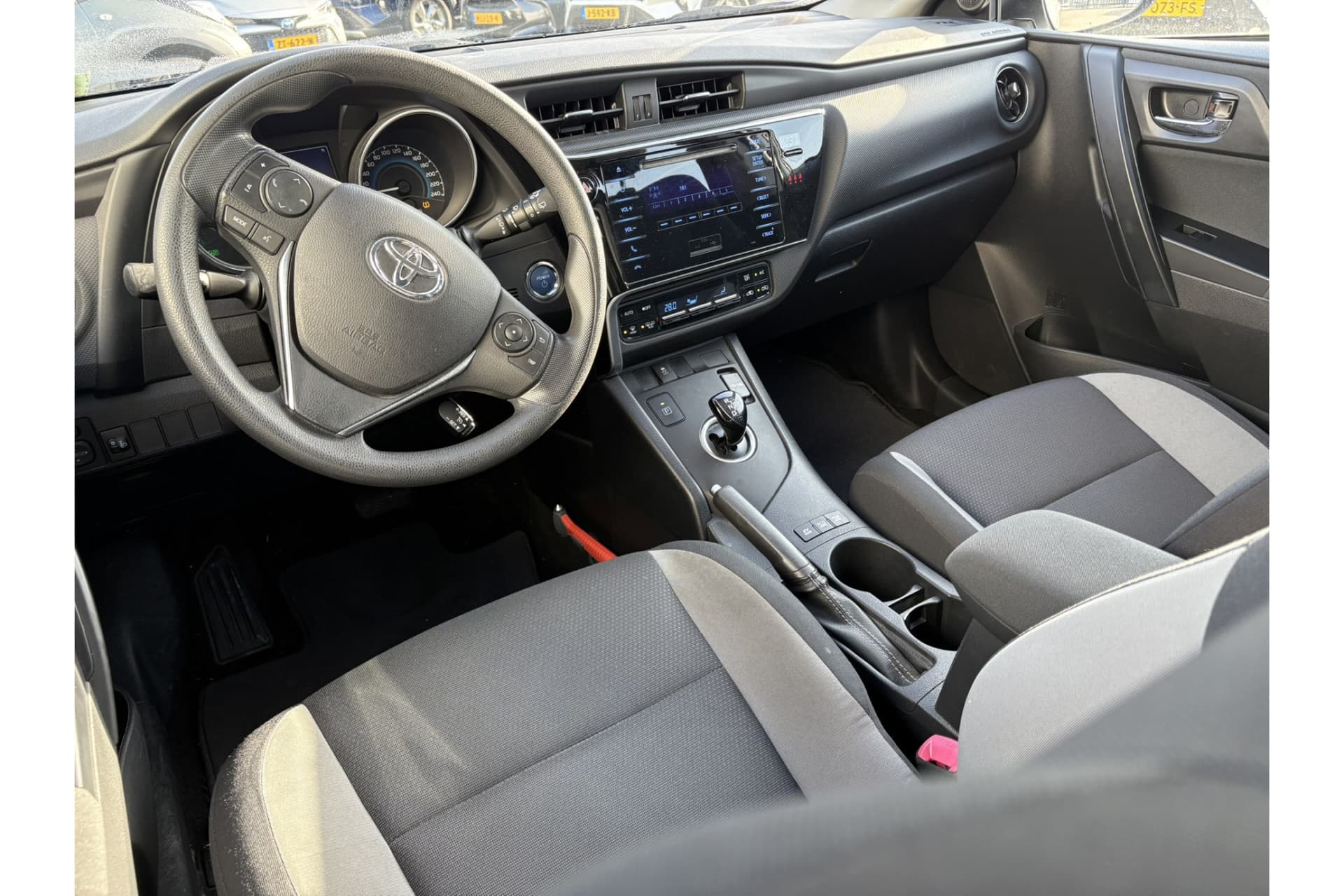 Toyota Auris 1.8 Hybrid Now thumbnail 13