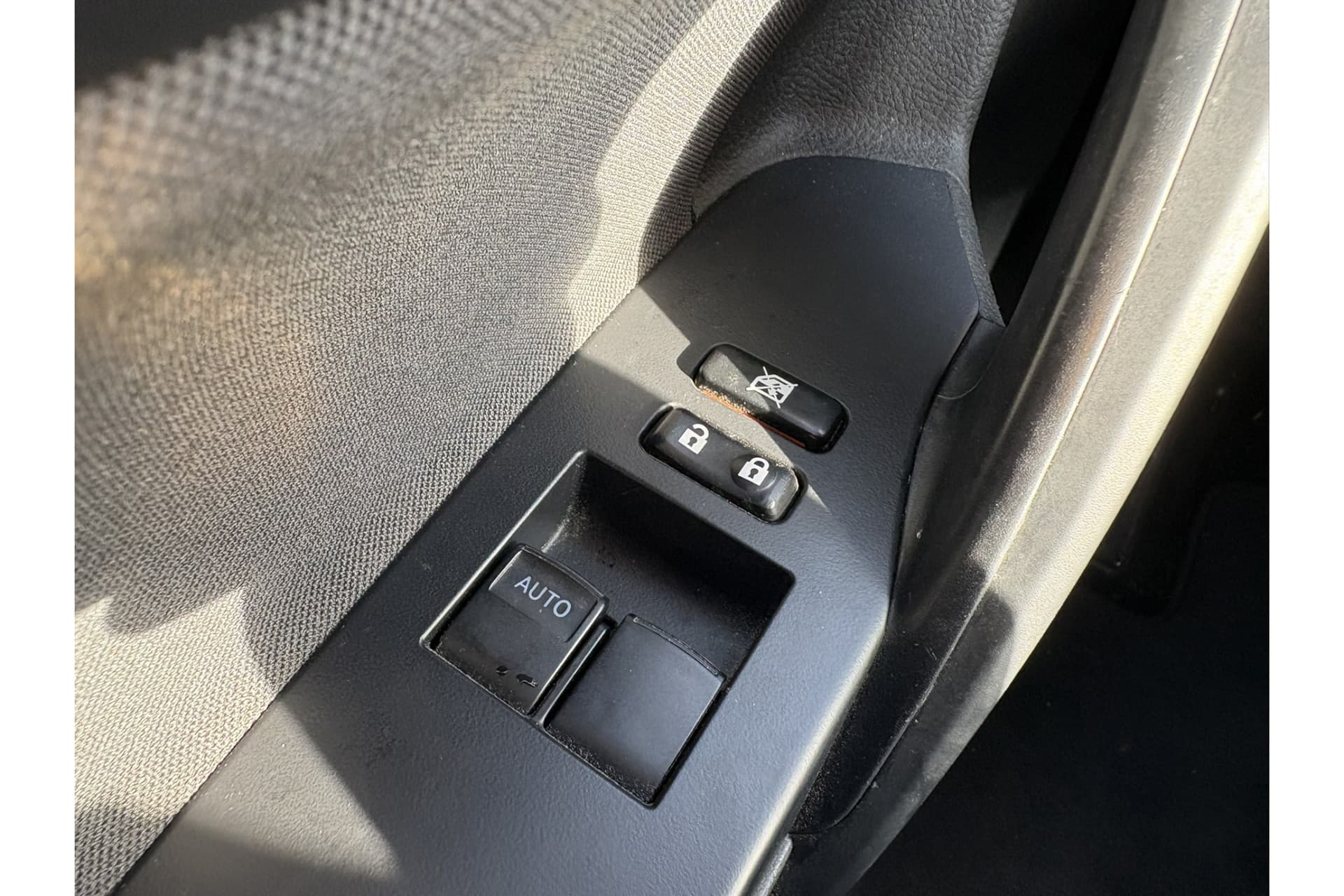 Toyota Auris 1.8 Hybrid Now thumbnail 7