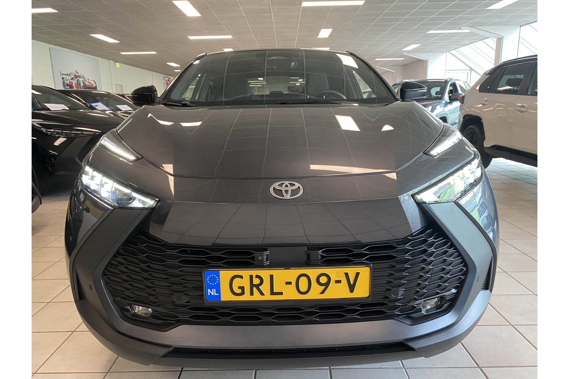 Toyota C-HR 1.8 Hybrid 140 First Edition thumbnail 11