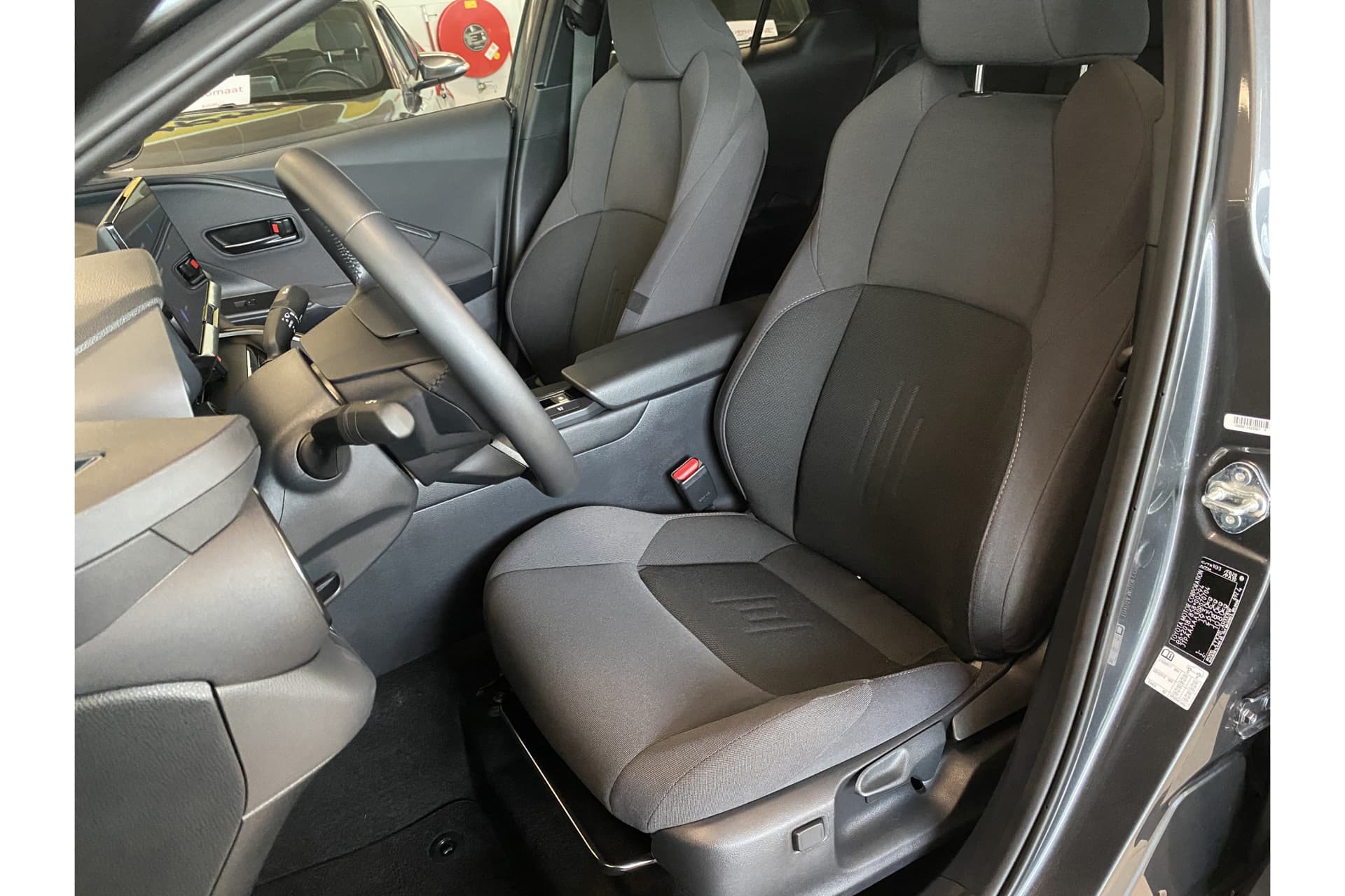 Toyota C-HR 1.8 Hybrid 140 First Edition thumbnail 12