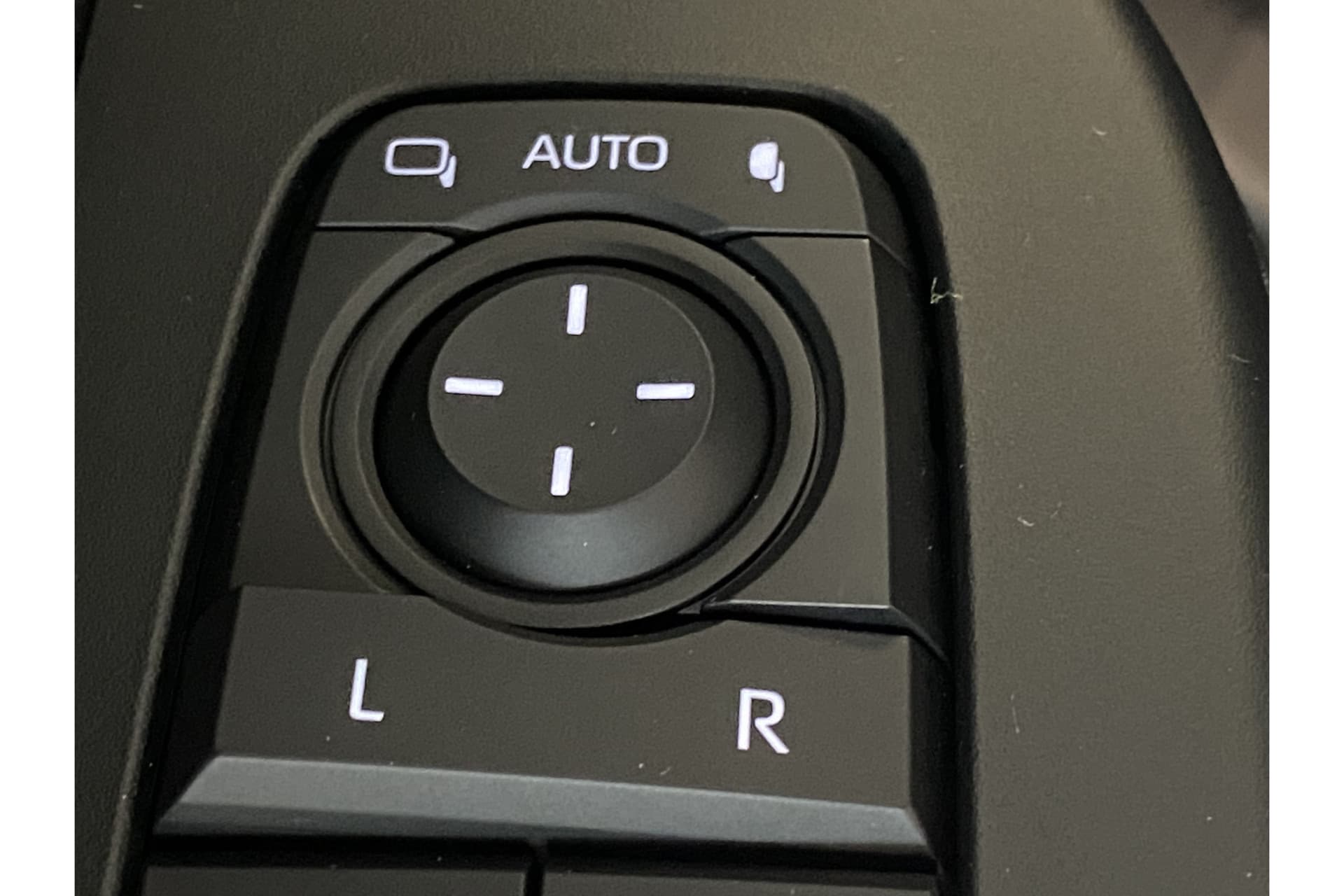 Toyota C-HR 1.8 Hybrid 140 First Edition thumbnail 17