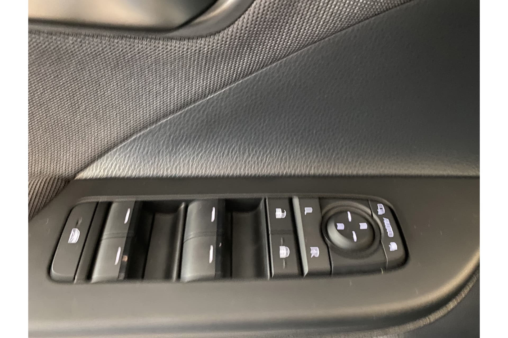 Toyota C-HR 1.8 Hybrid 140 First Edition thumbnail 18