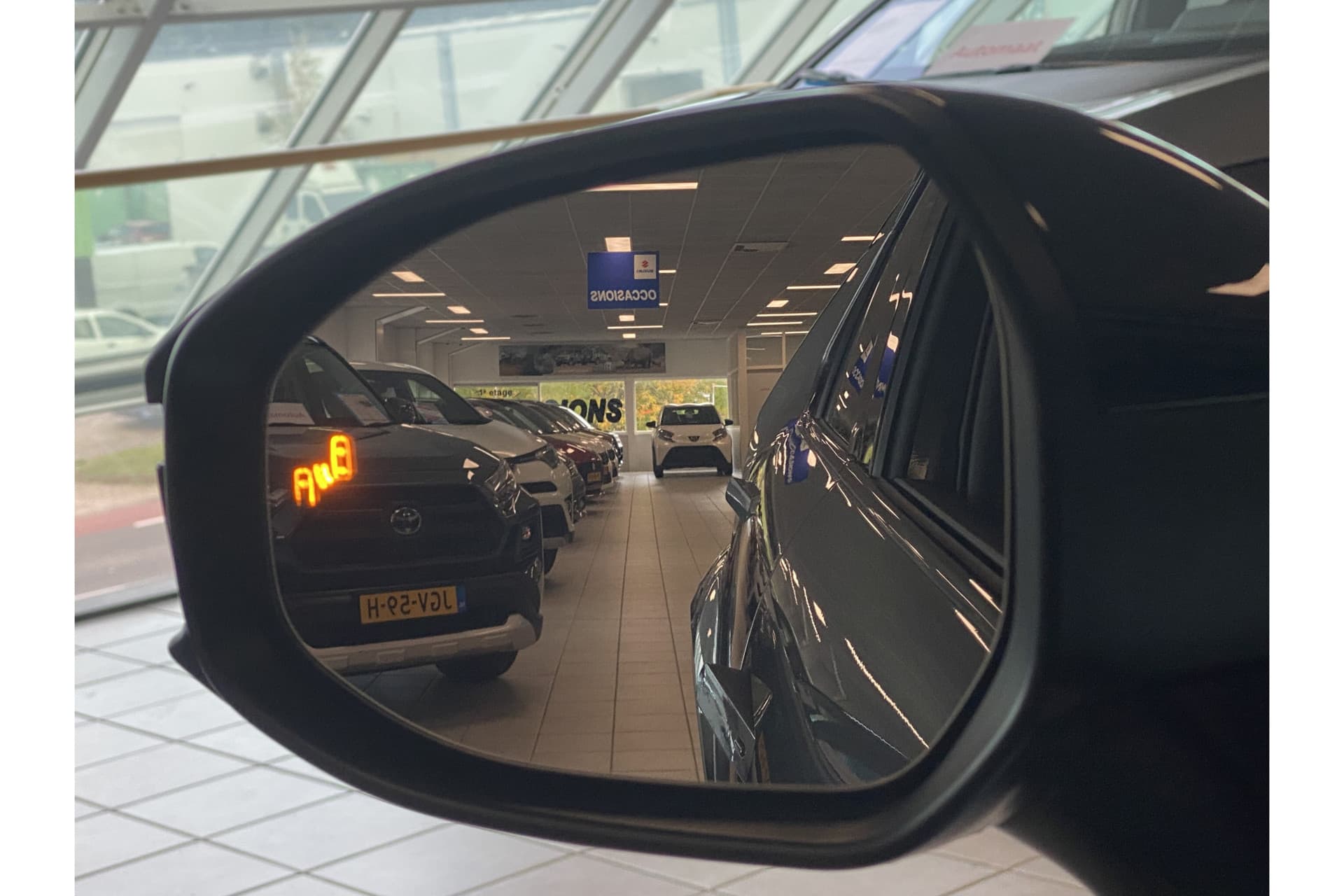 Toyota C-HR 1.8 Hybrid 140 First Edition thumbnail 23