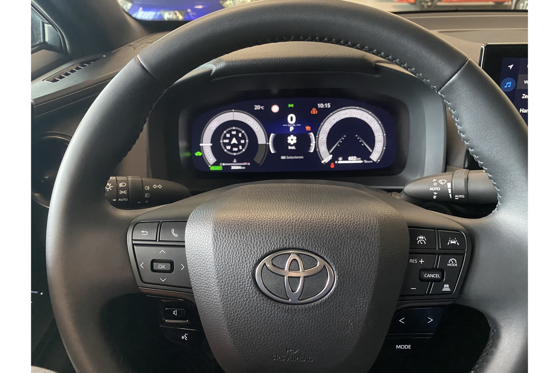 Toyota C-HR 1.8 Hybrid 140 First Edition thumbnail 28