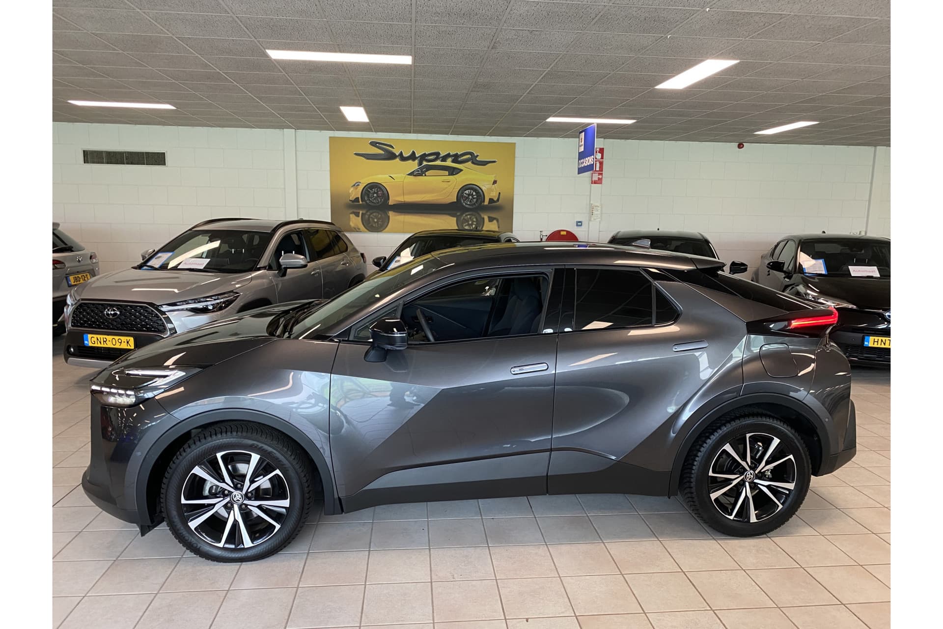 Toyota C-HR 1.8 Hybrid 140 First Edition thumbnail 3