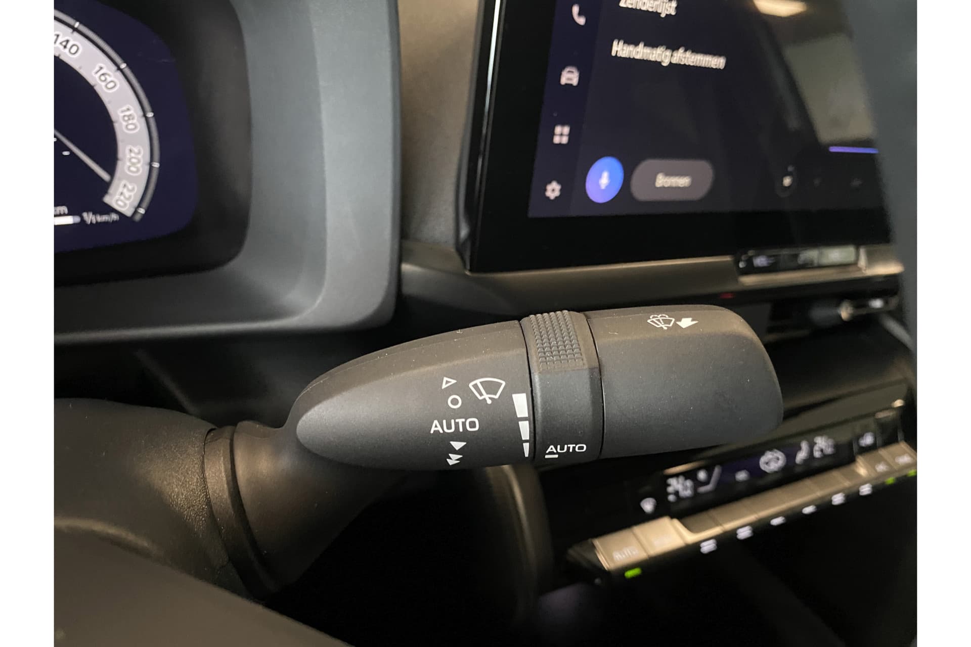 Toyota C-HR 1.8 Hybrid 140 First Edition thumbnail 31