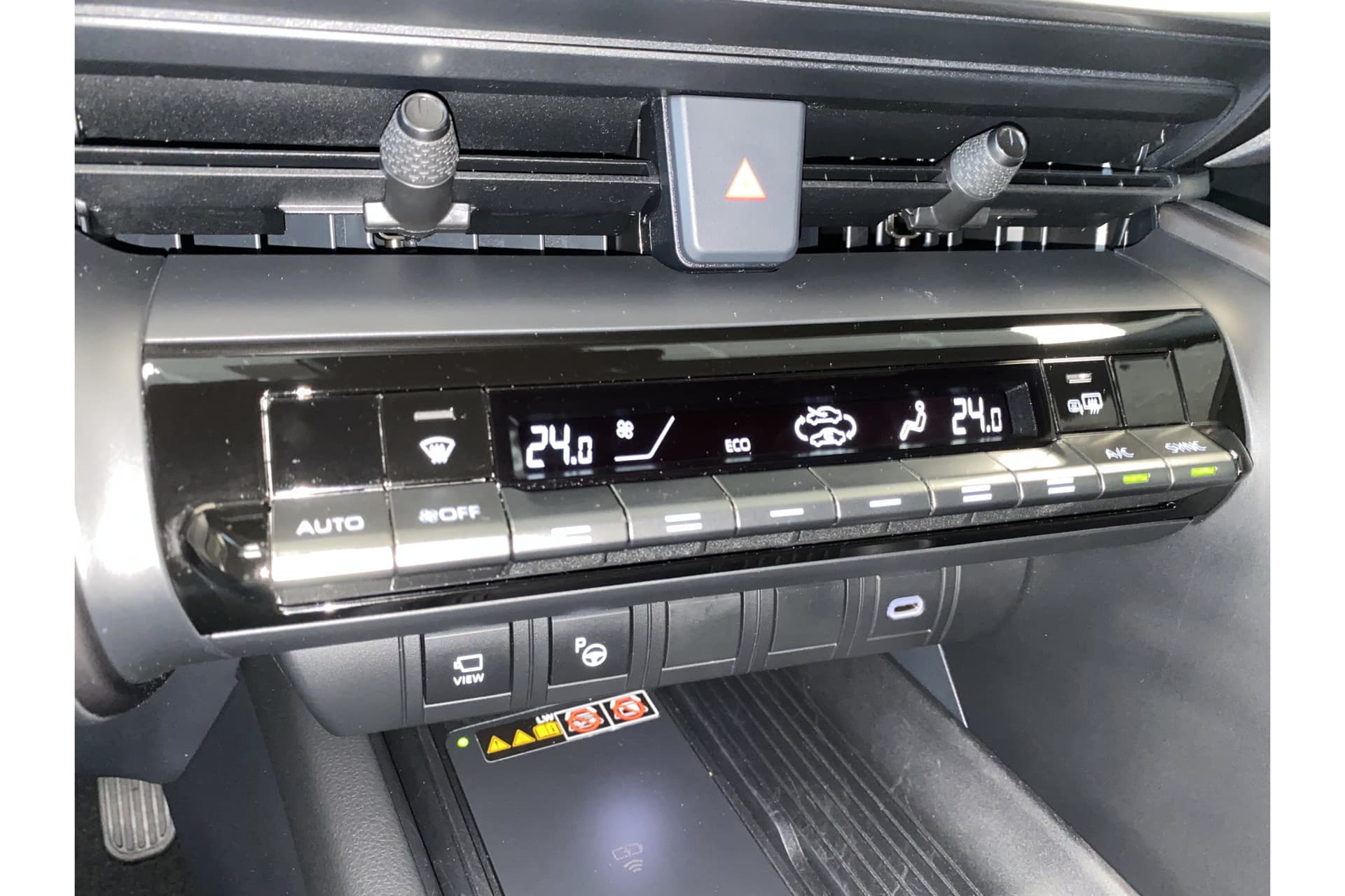 Toyota C-HR 1.8 Hybrid 140 First Edition thumbnail 32