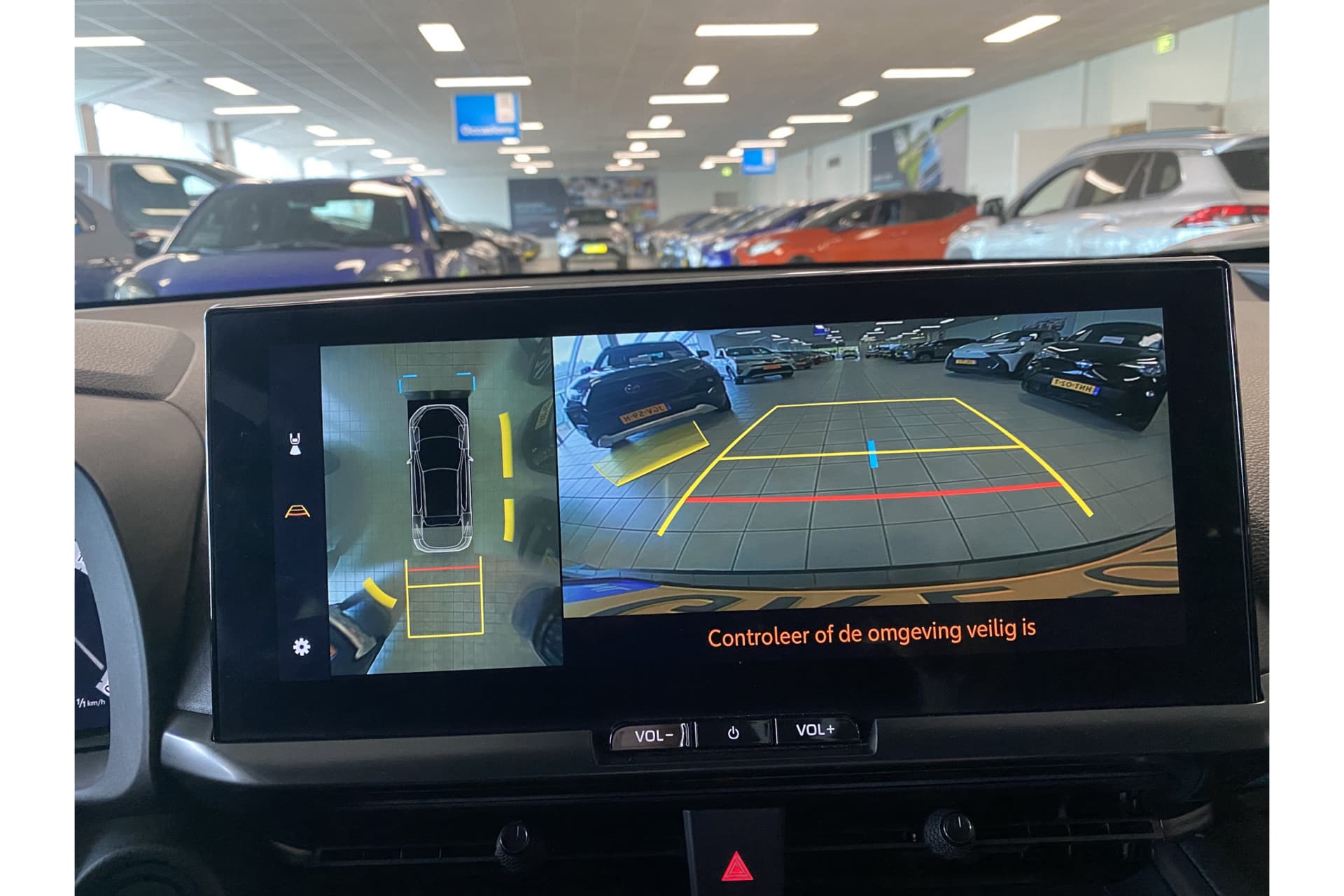 Toyota C-HR 1.8 Hybrid 140 First Edition thumbnail 34