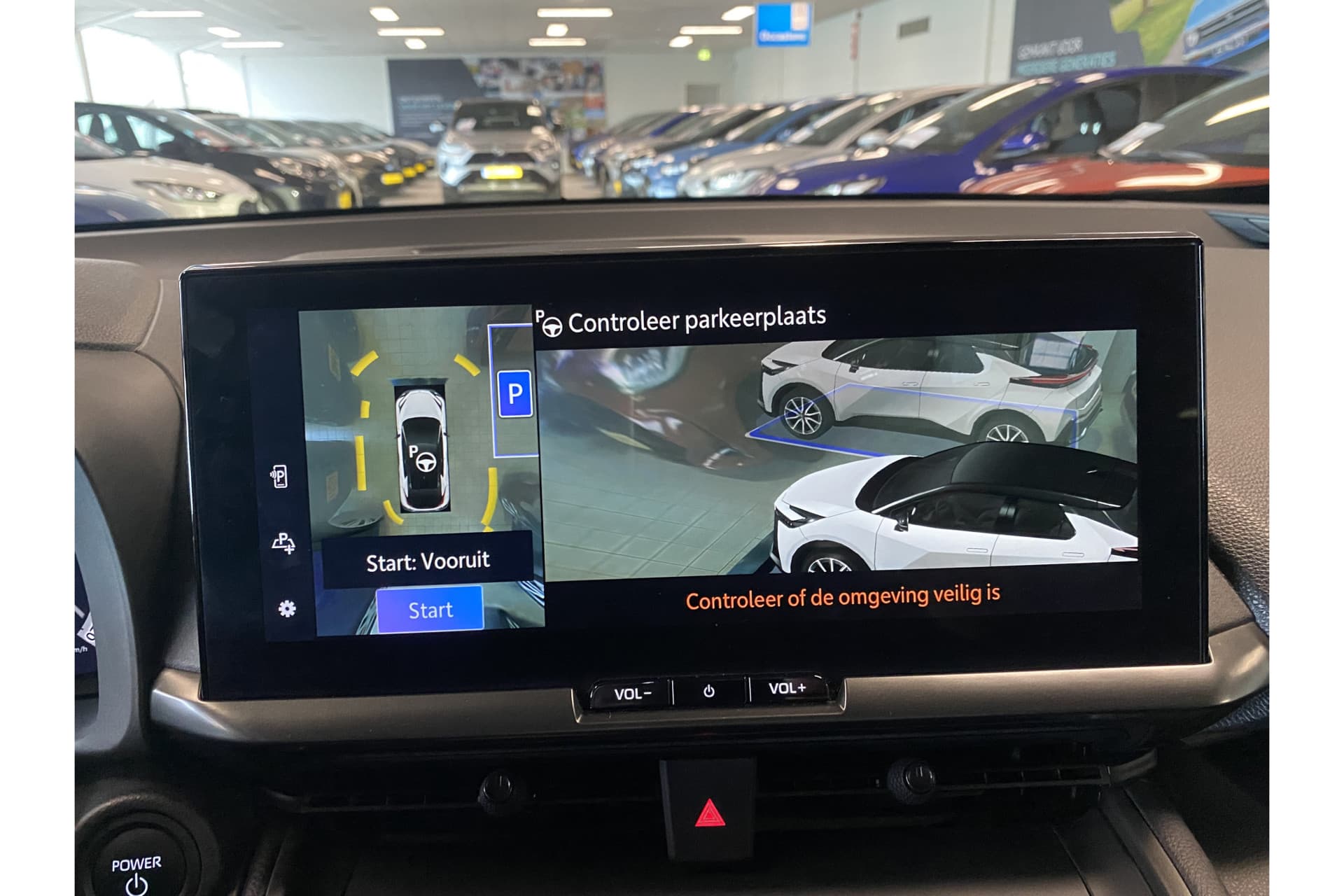 Toyota C-HR 1.8 Hybrid 140 First Edition thumbnail 35