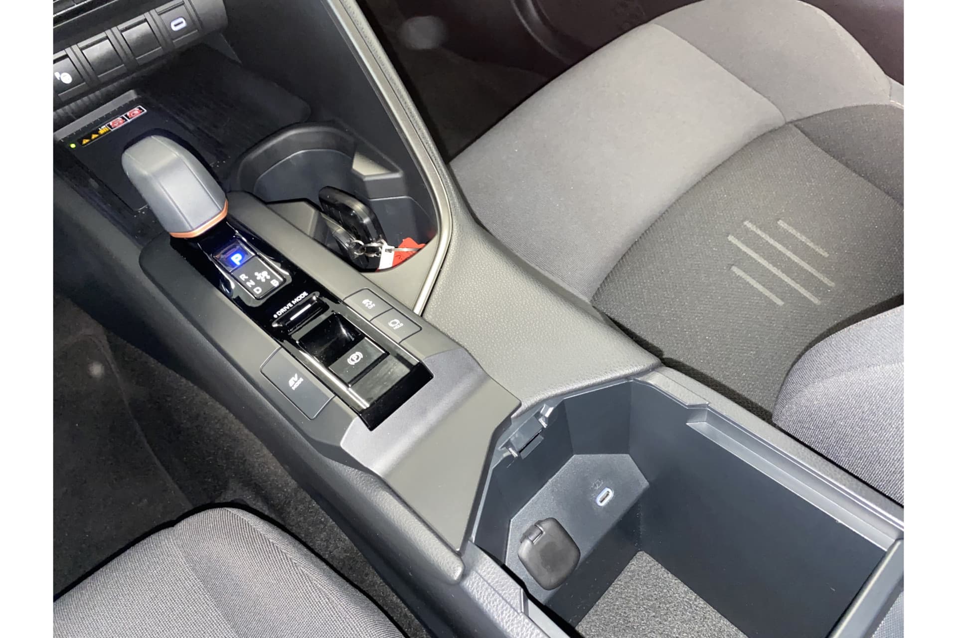 Toyota C-HR 1.8 Hybrid 140 First Edition thumbnail 38