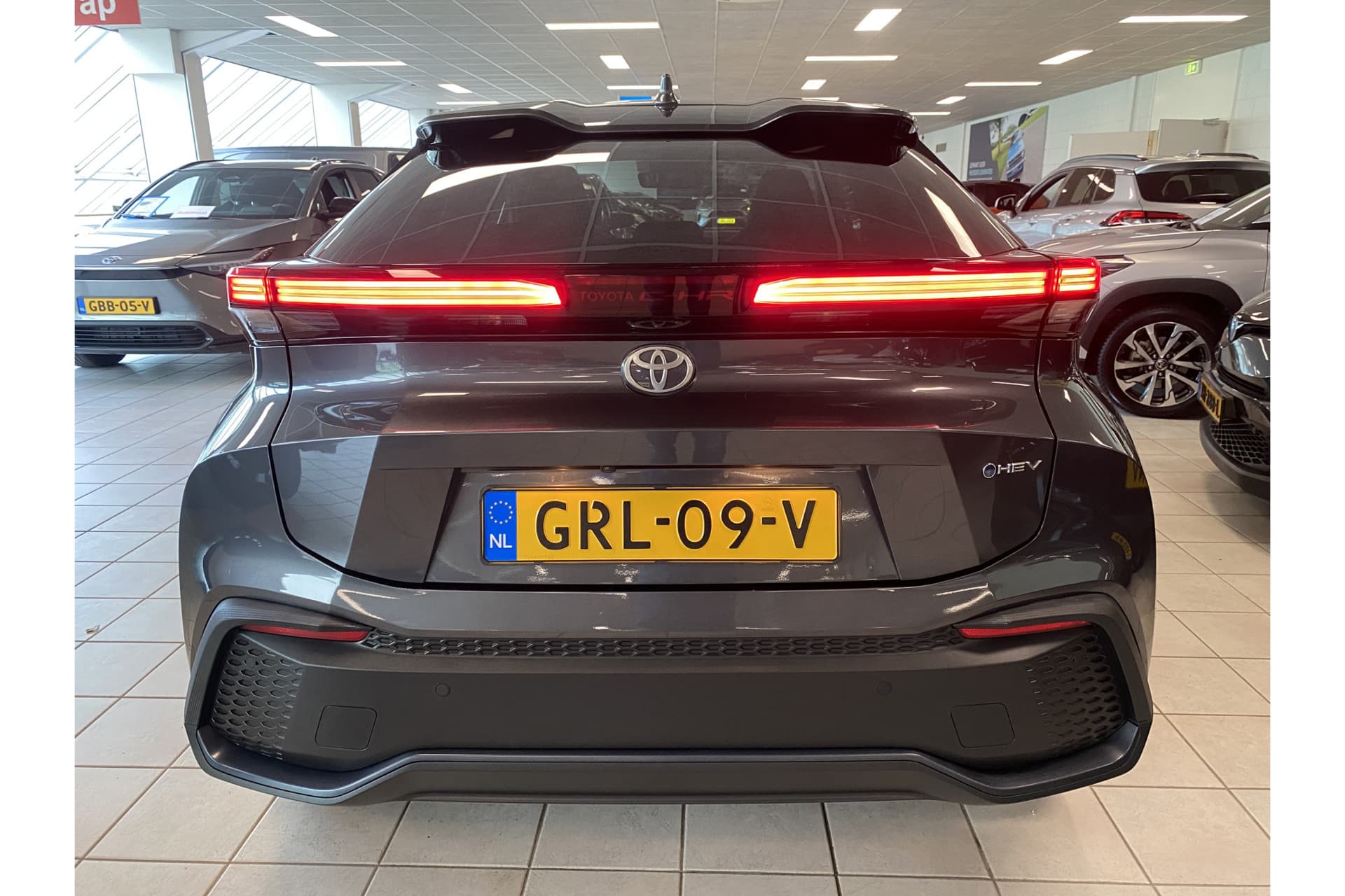 Toyota C-HR 1.8 Hybrid 140 First Edition thumbnail 4