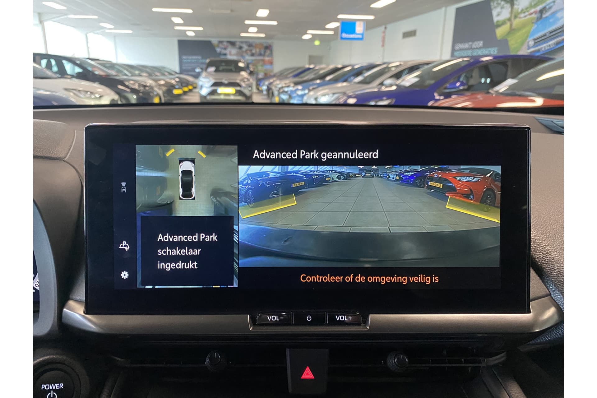 Toyota C-HR 1.8 Hybrid 140 First Edition thumbnail 40