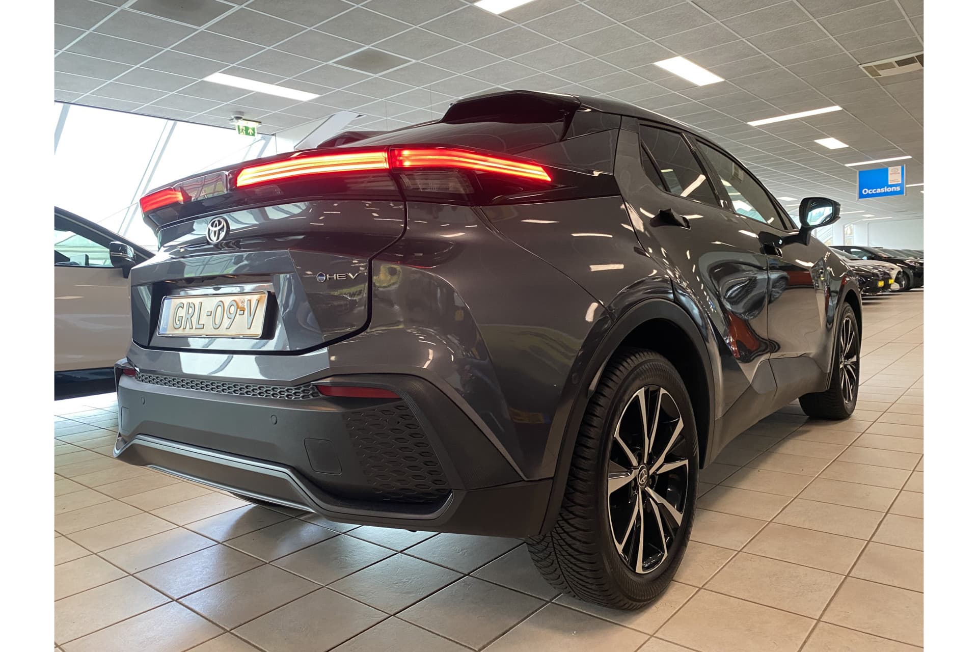 Toyota C-HR 1.8 Hybrid 140 First Edition thumbnail 7
