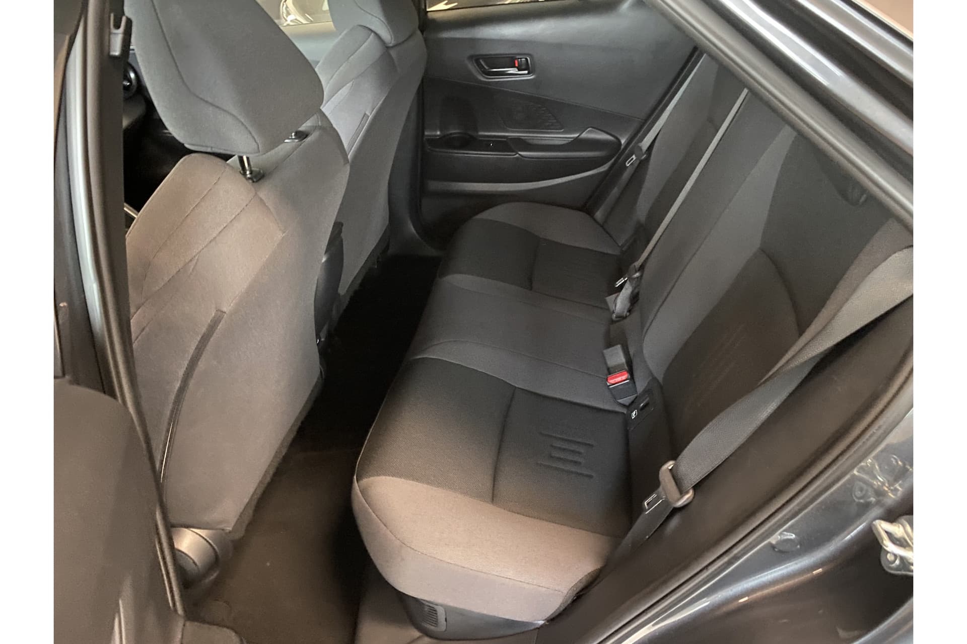 Toyota C-HR 1.8 Hybrid 140 First Edition thumbnail 8