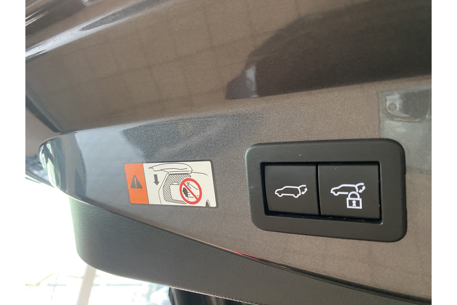 Toyota C-HR 1.8 Hybrid 140 First Edition thumbnail 9