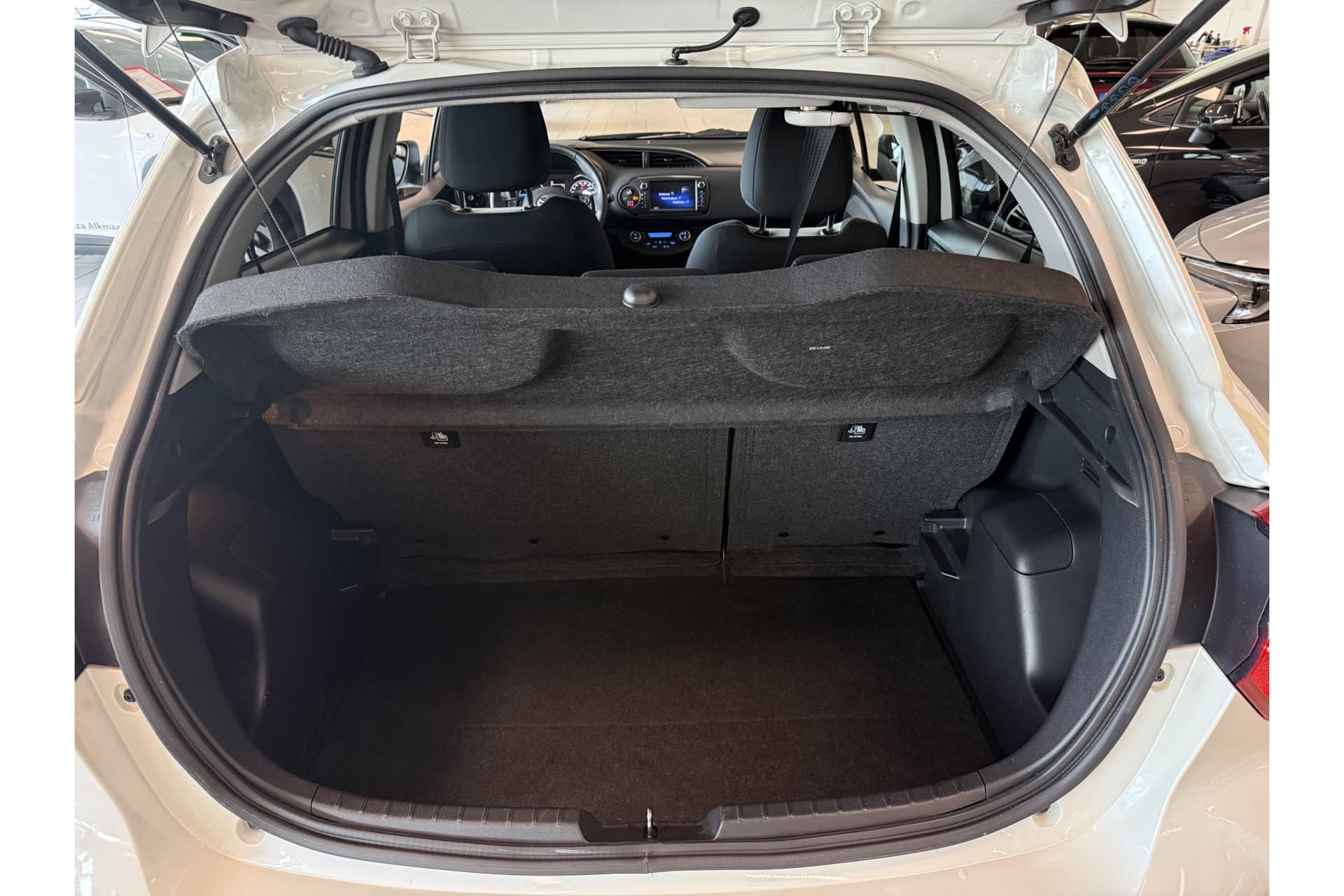 Toyota Yaris 1.5 Hybrid Design Sport thumbnail 11