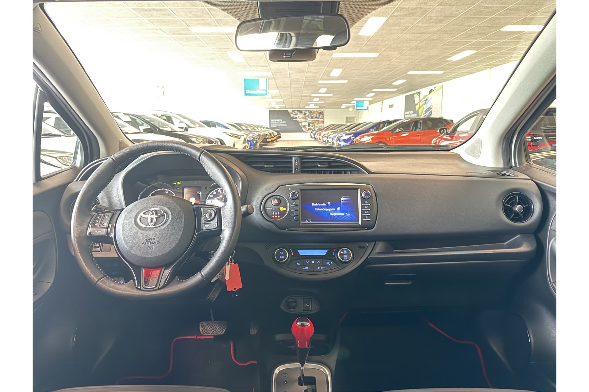 Toyota Yaris 1.5 Hybrid Design Sport thumbnail 12