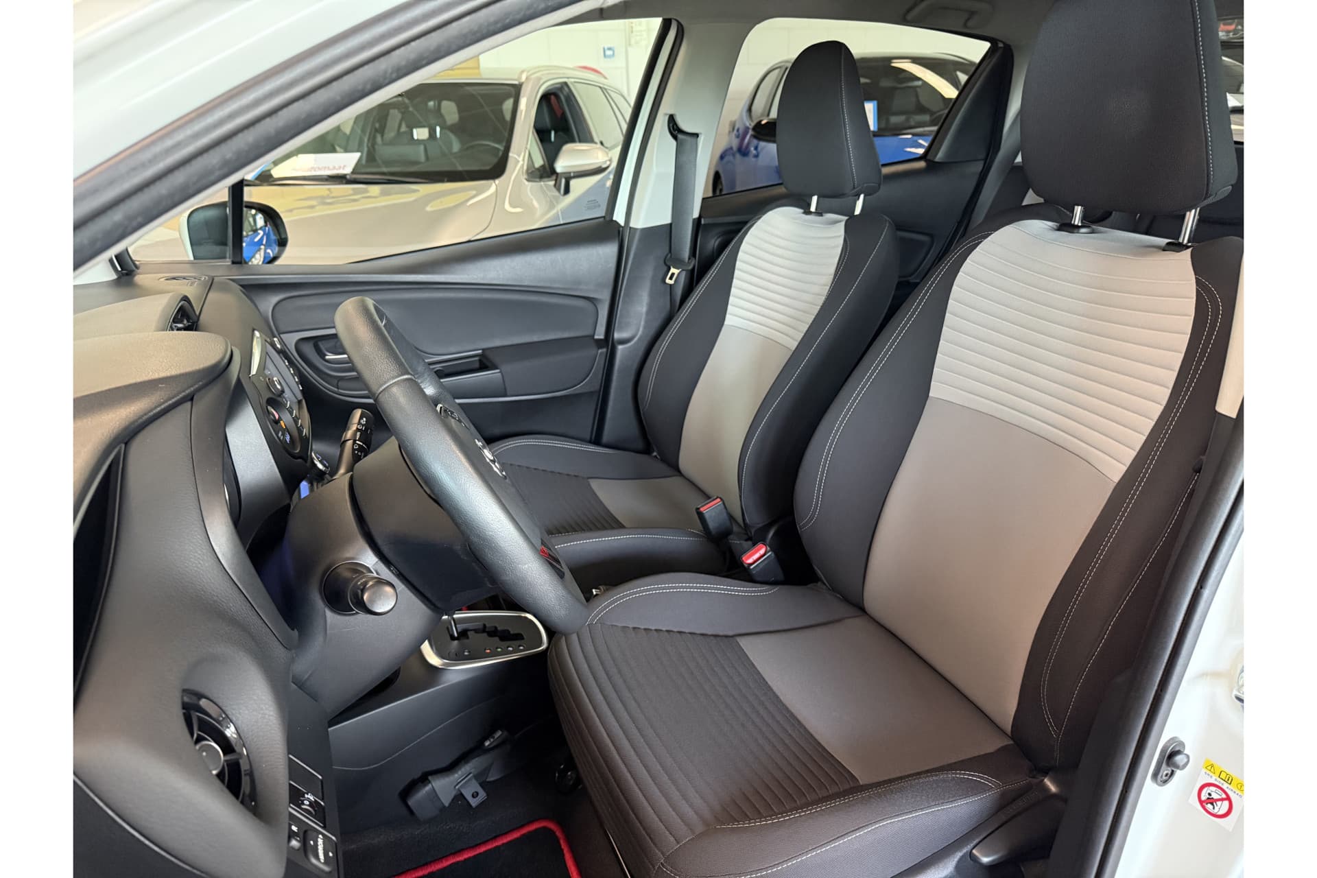 Toyota Yaris 1.5 Hybrid Design Sport thumbnail 15