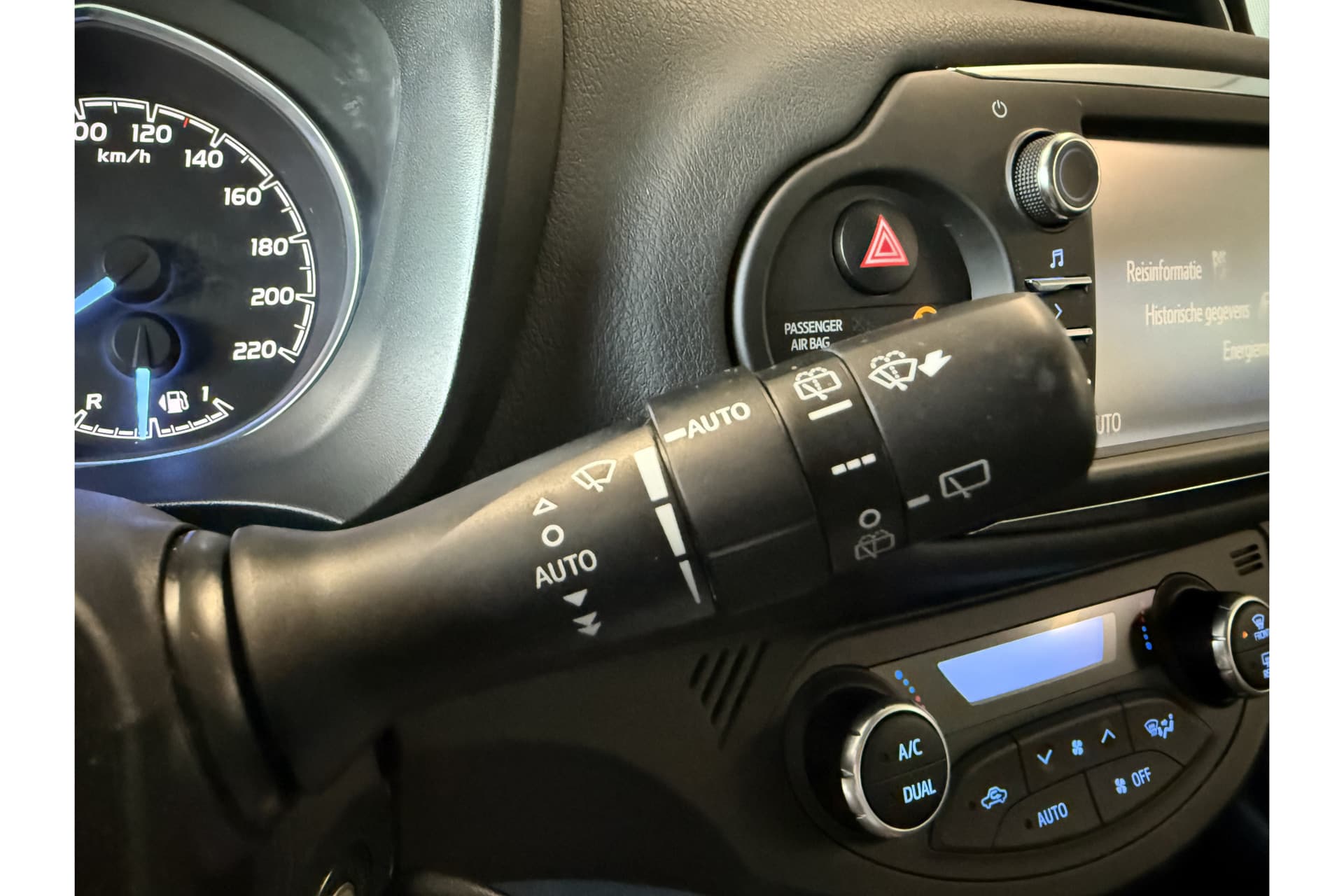 Toyota Yaris 1.5 Hybrid Design Sport thumbnail 24