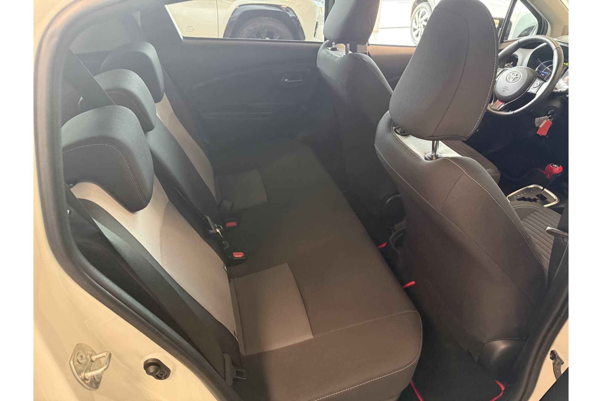 Toyota Yaris 1.5 Hybrid Design Sport thumbnail 9