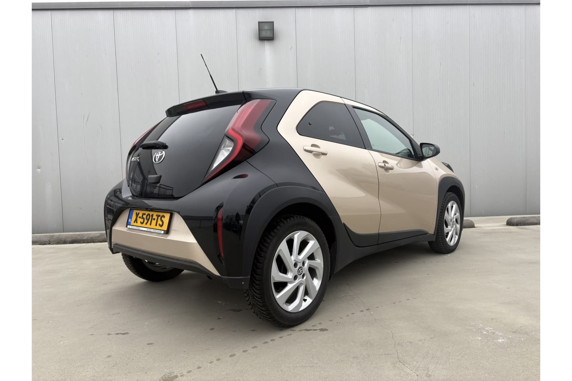 Toyota Aygo X 1.0 Vvt-I S-Cvt First Automaat thumbnail 3