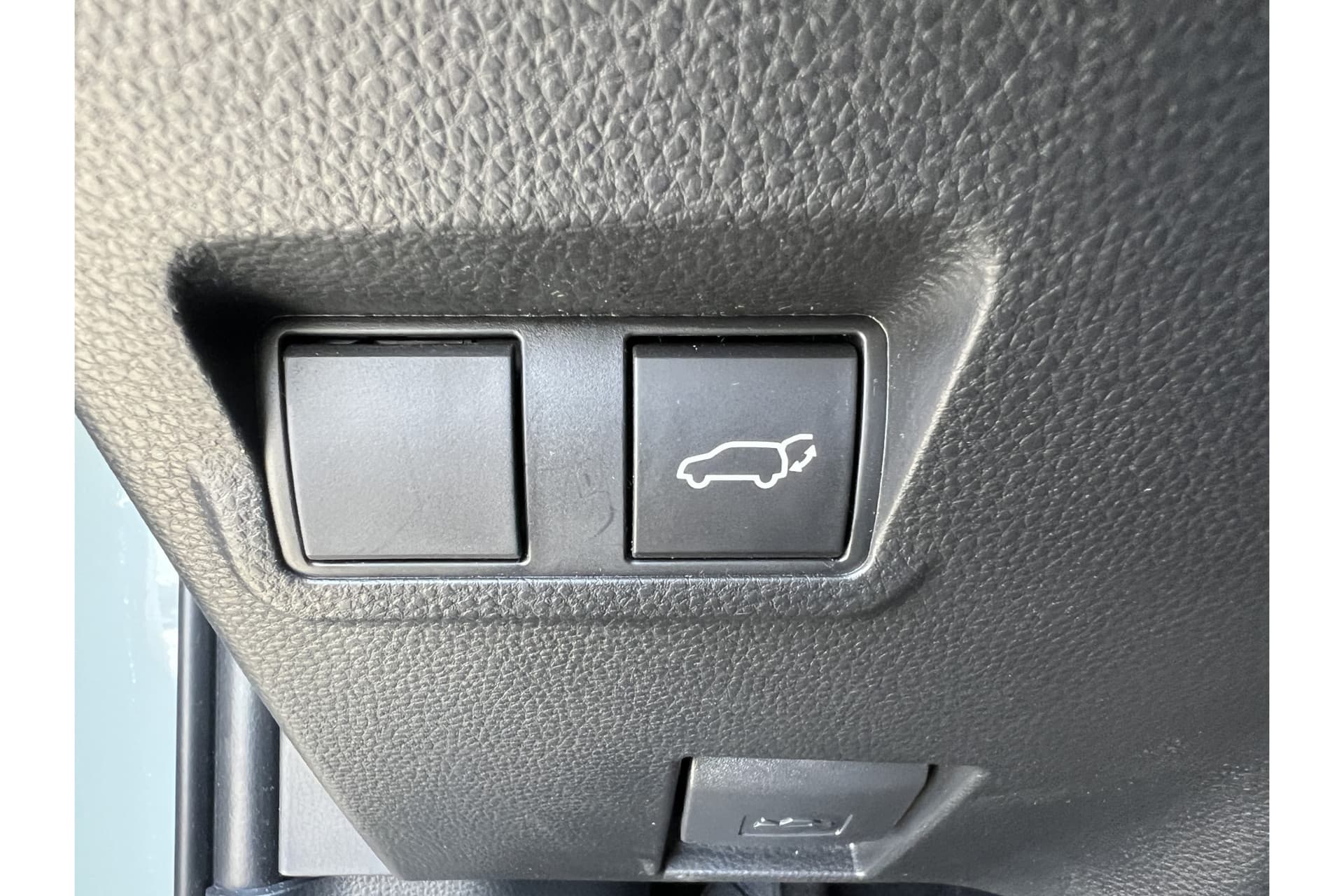 Toyota Corolla Cross Hybrid 140 Style thumbnail 7