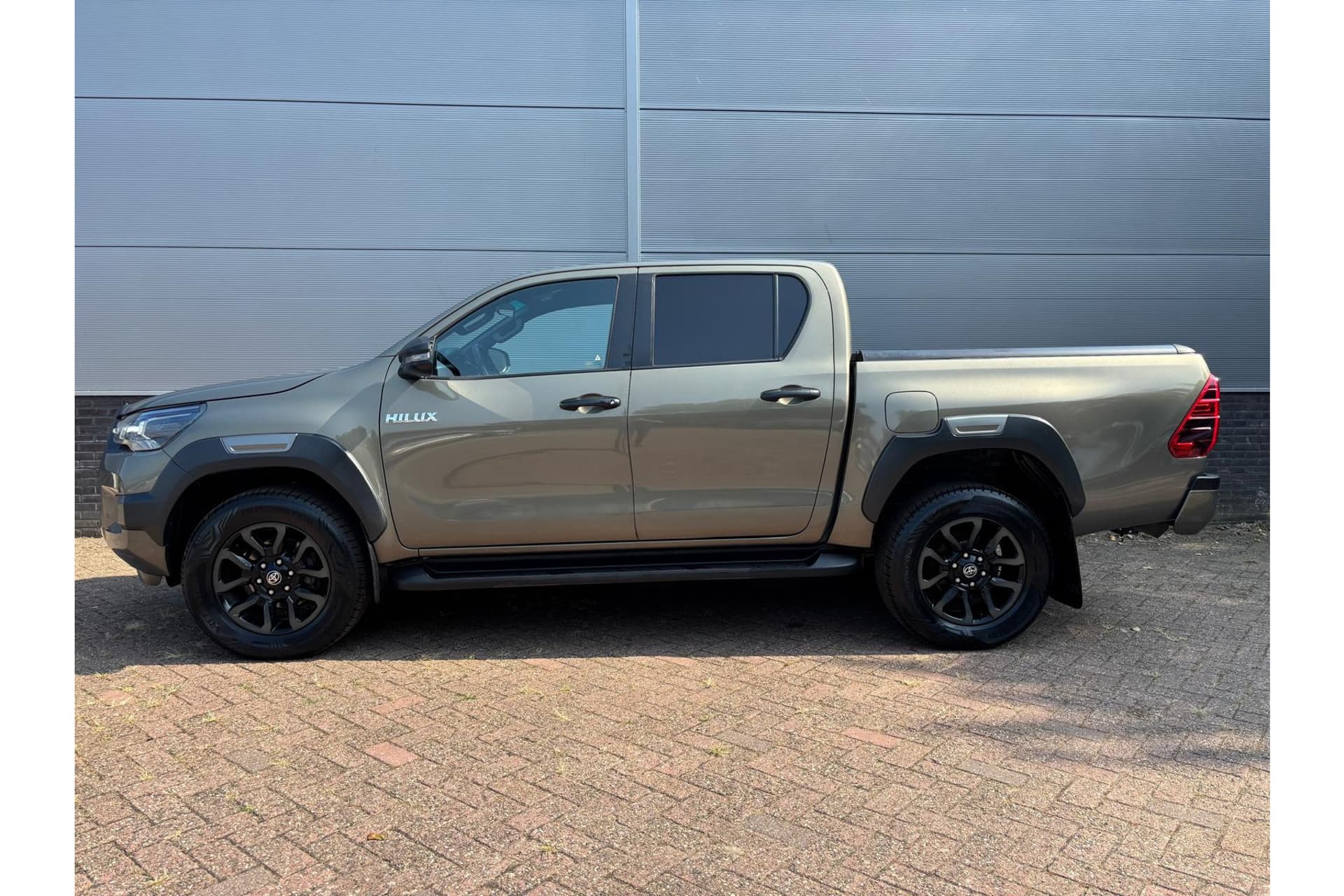 Toyota Hilux 2.8 D-4D Double Cab Invincible thumbnail 10