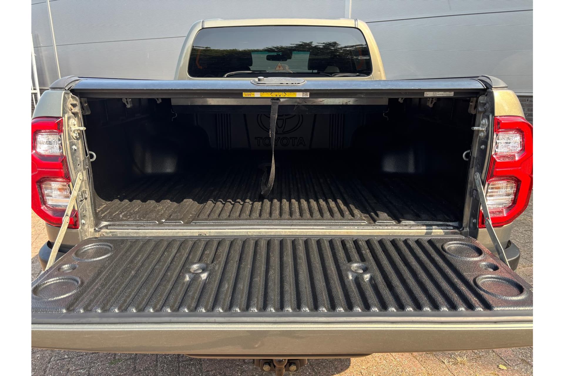 Toyota Hilux 2.8 D-4D Double Cab Invincible thumbnail 11