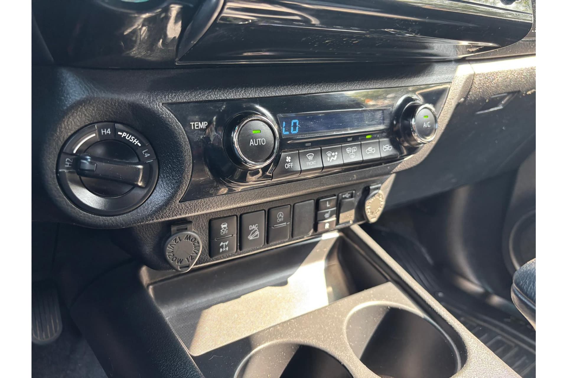 Toyota Hilux 2.8 D-4D Double Cab Invincible thumbnail 16