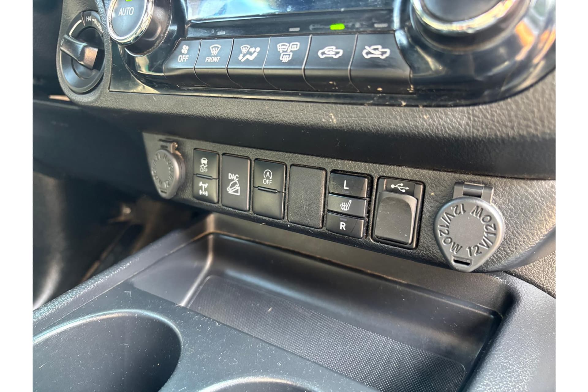 Toyota Hilux 2.8 D-4D Double Cab Invincible thumbnail 17