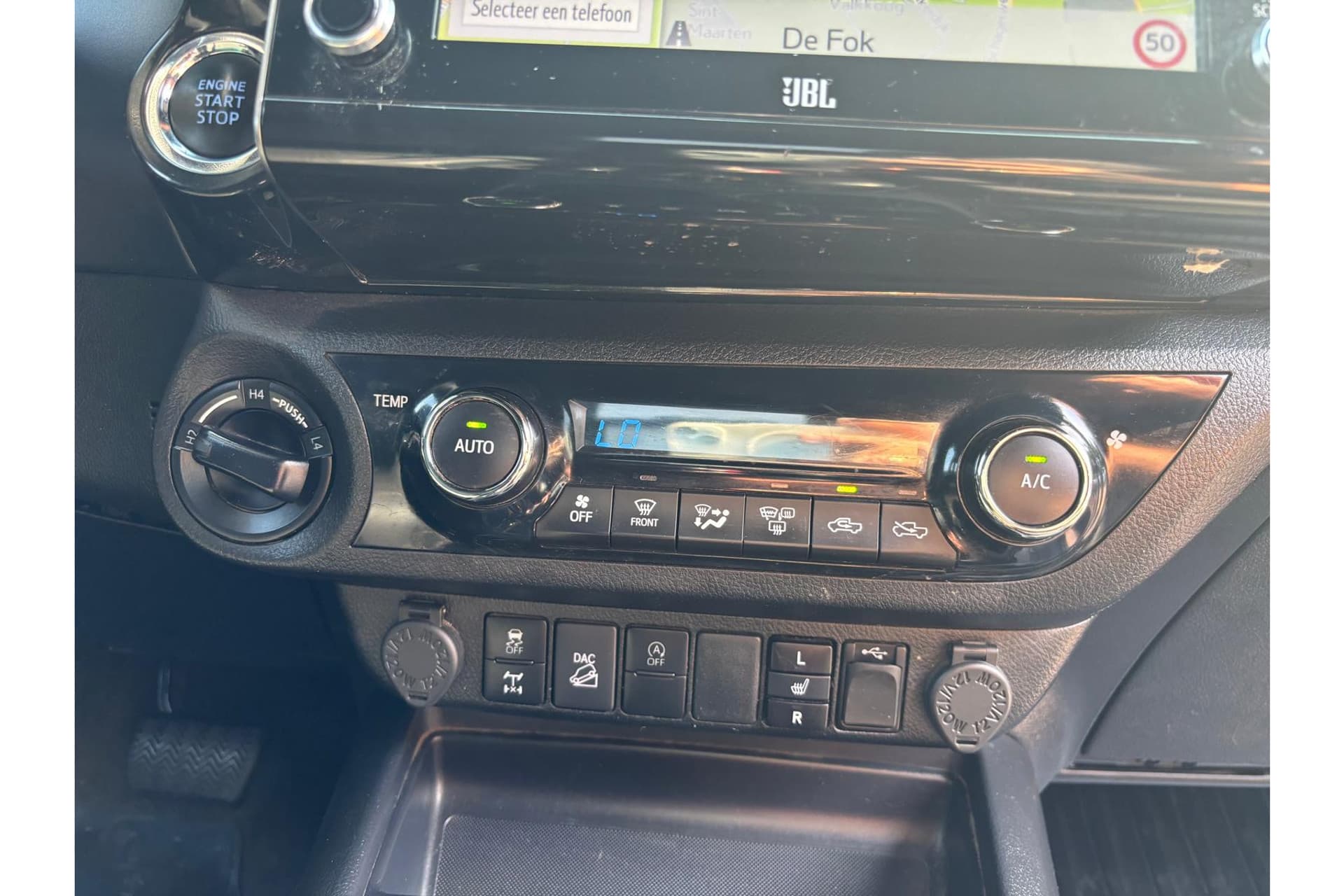 Toyota Hilux 2.8 D-4D Double Cab Invincible thumbnail 18